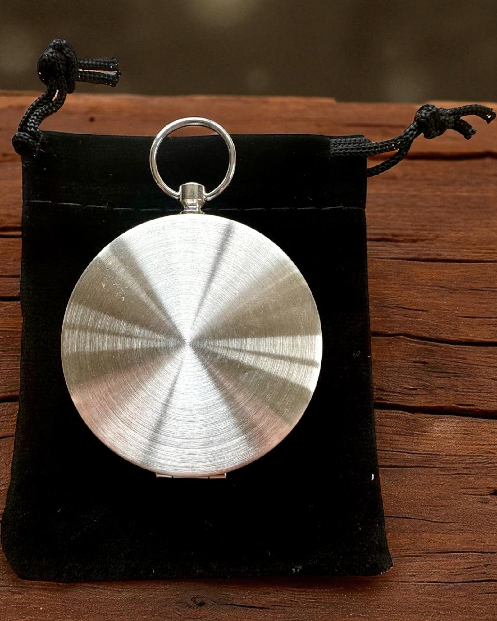 Vodotěsný Mosazný Kompas se Svítícím Efektem - Nezbytnost pro Pěší Turistiku a Kempování, personalizace gravírováním