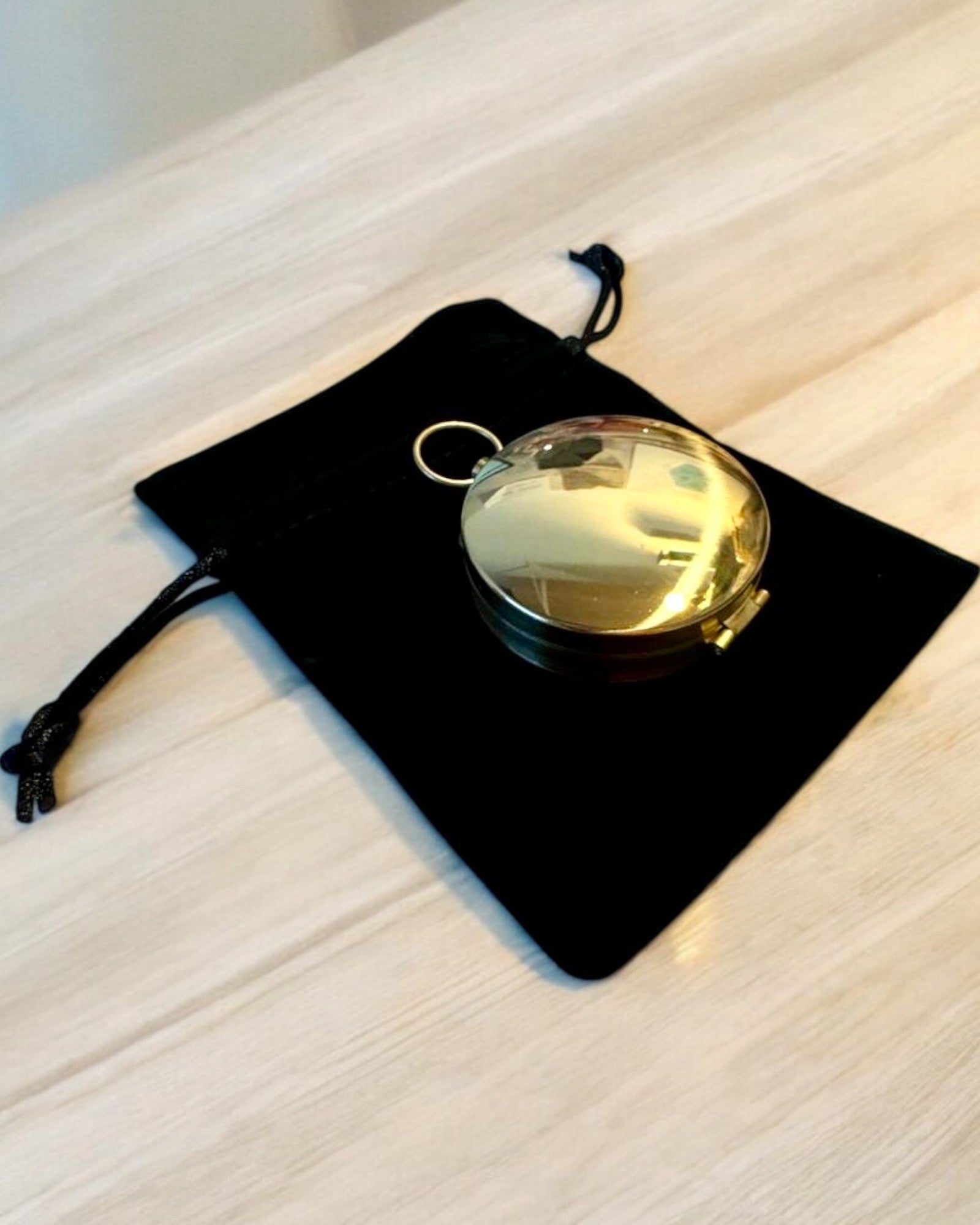 Vodotěsný Mosazný Kompas se Svítícím Efektem - Nezbytnost pro Pěší Turistiku a Kempování, personalizace gravírováním