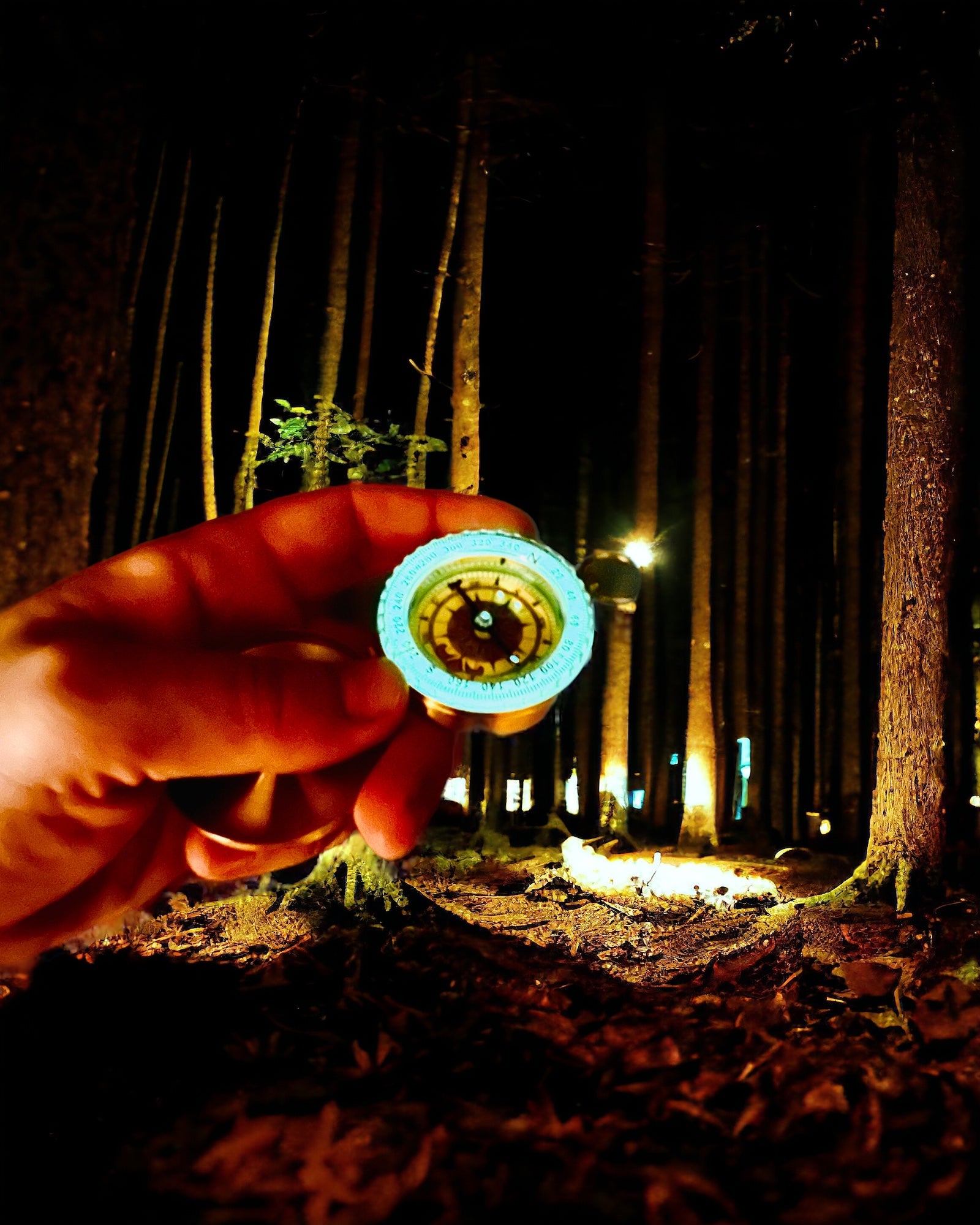 Vodotěsný Mosazný Kompas se Svítícím Efektem - Nezbytnost pro Pěší Turistiku a Kempování, personalizace gravírováním