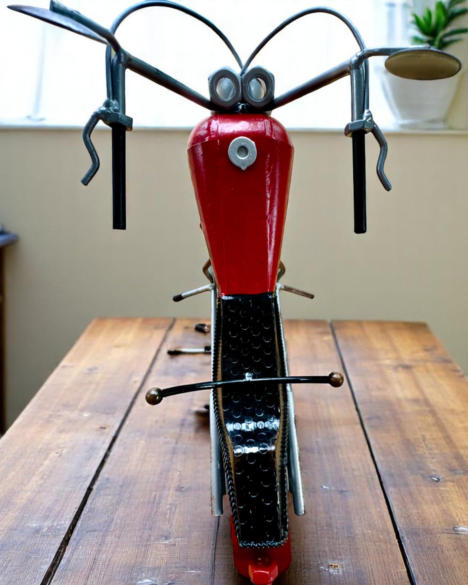 Металевий Стійка для Вина 40 см довжини, у формі мотоцикла з можливістю гравіювання на подарунок