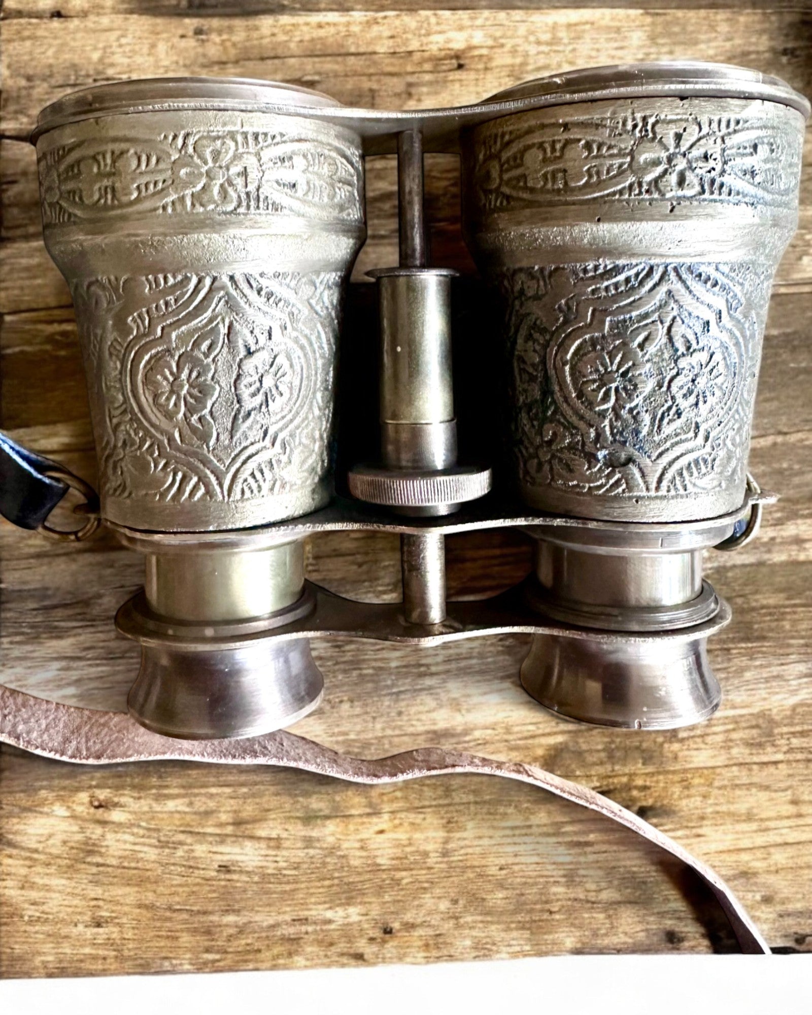 Dalekohled s koženým pouzdrem Victorian's Eye, 11 cm Mosazný, Ručně zdobený, personalizace gravírováním jako dárek