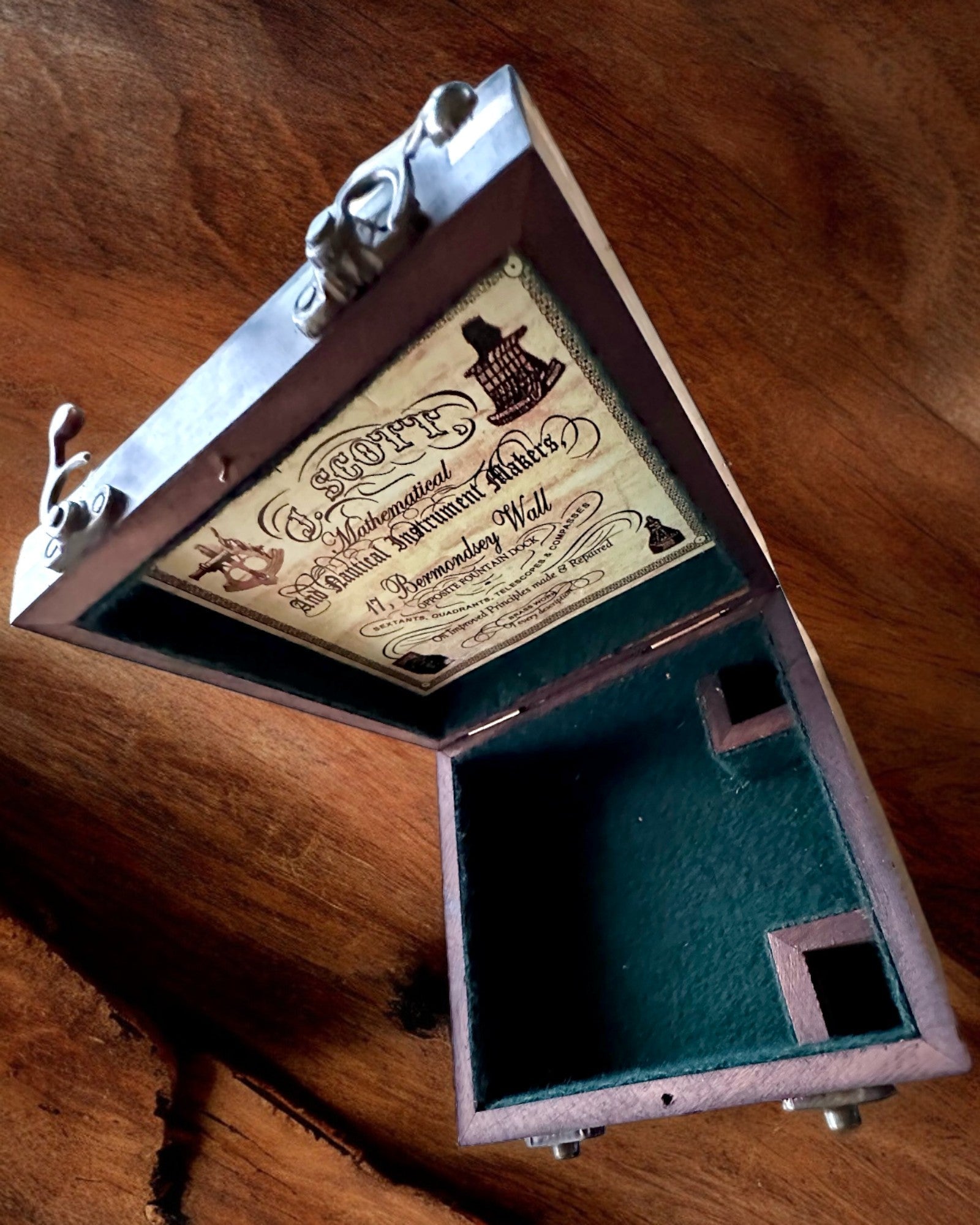 Velká dřevěná krabice na sextant nebo prémiový kompas "Mariner's Legacy" s možností gravírování