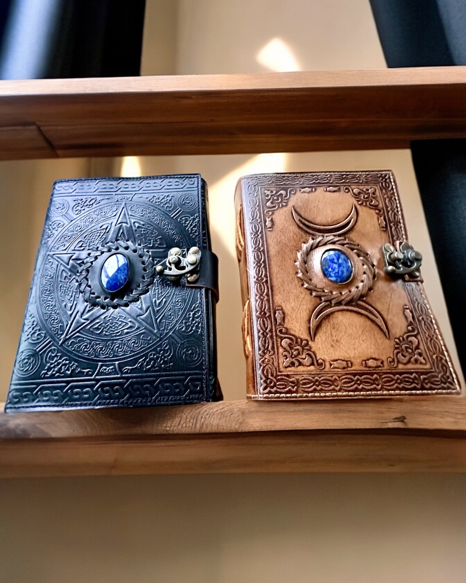 Prémiový deník, antický vzor, kožený zápisník "Magická kronika" 200 stran, 2 varianty na výběr, personalizace gravírováním