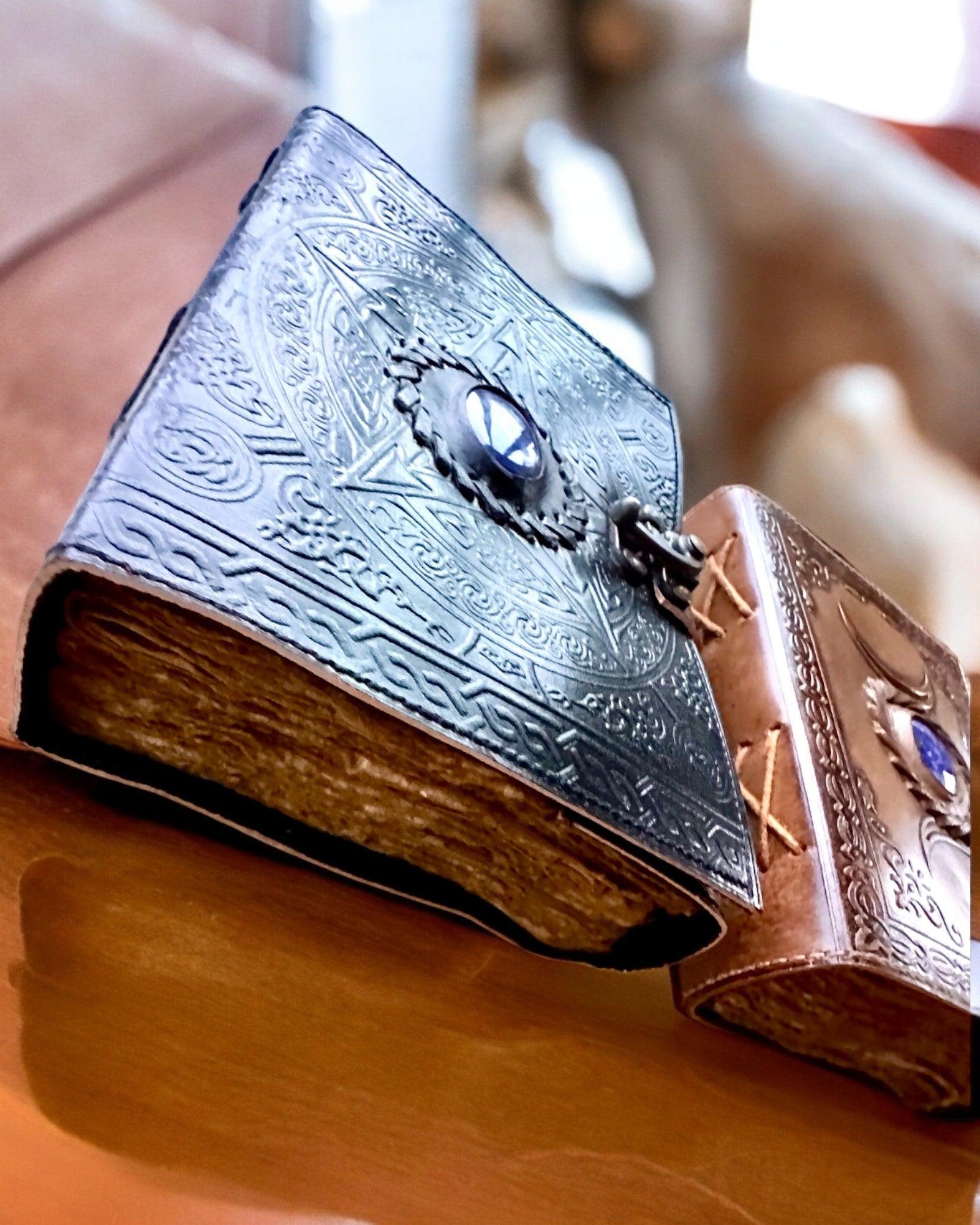 Premium Dziennik, Antyczny wzór, Notatnik Skórzany "Magiczna Kronika"200 stron, 2 warianty do wyboru, personalizacja grawerem