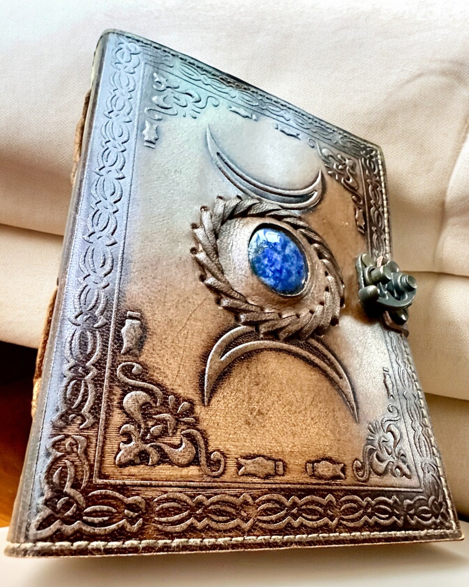 Prémiový deník, antický vzor, kožený zápisník "Magická kronika" 200 stran, 2 varianty na výběr, personalizace gravírováním
