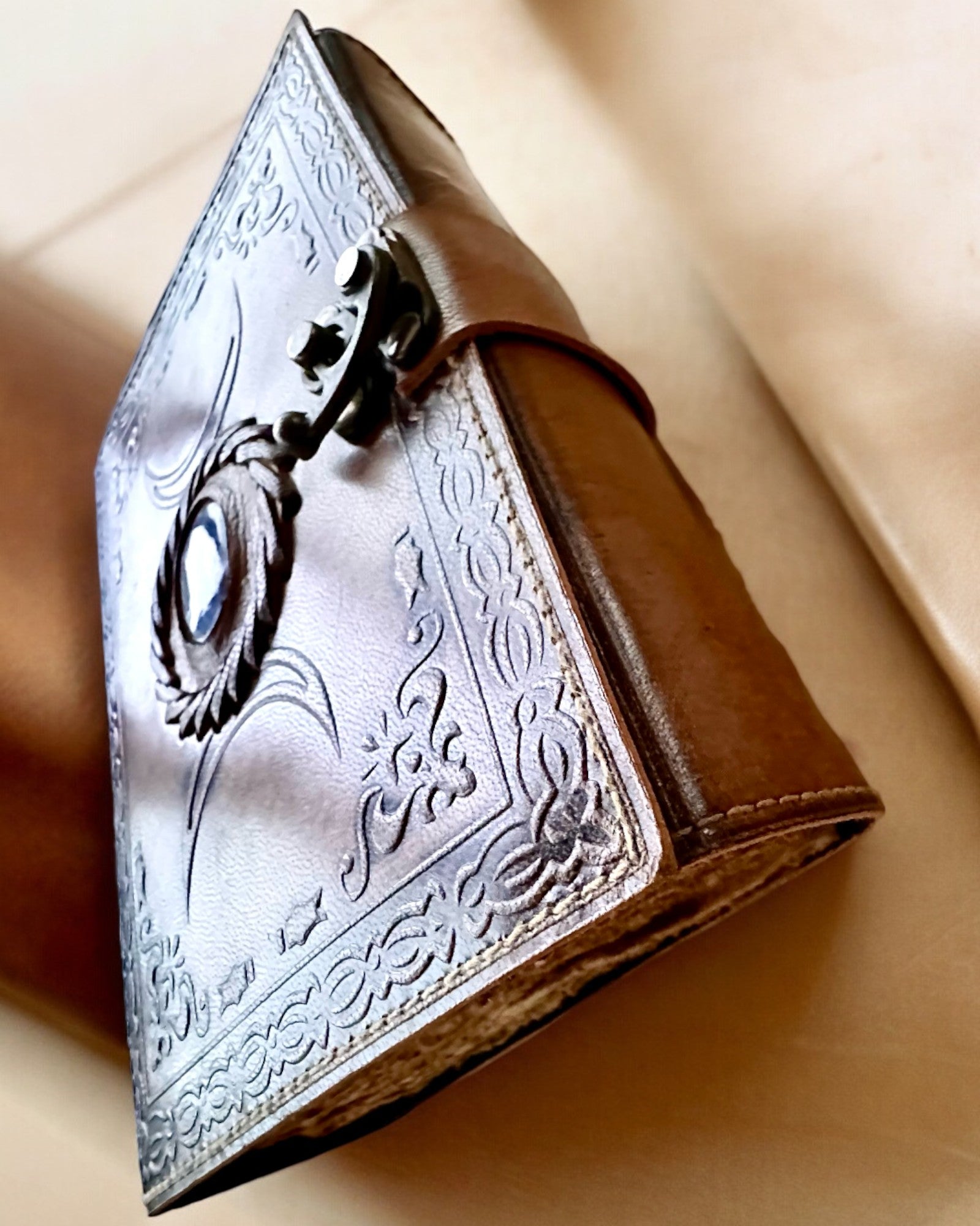 Prémiový deník, antický vzor, kožený zápisník "Magická kronika" 200 stran, 2 varianty na výběr, personalizace gravírováním