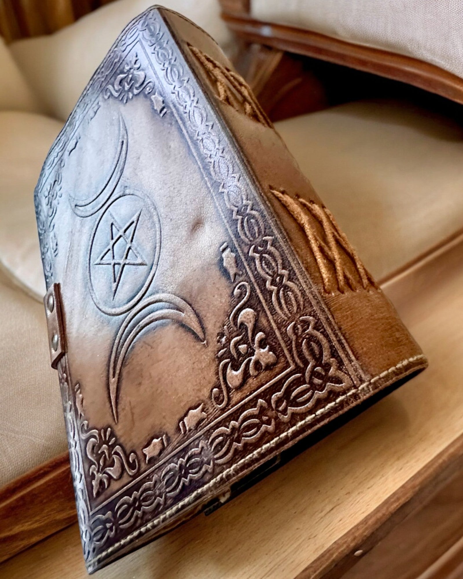 Prémiový deník, antický vzor, kožený zápisník "Magická kronika" 200 stran, 2 varianty na výběr, personalizace gravírováním