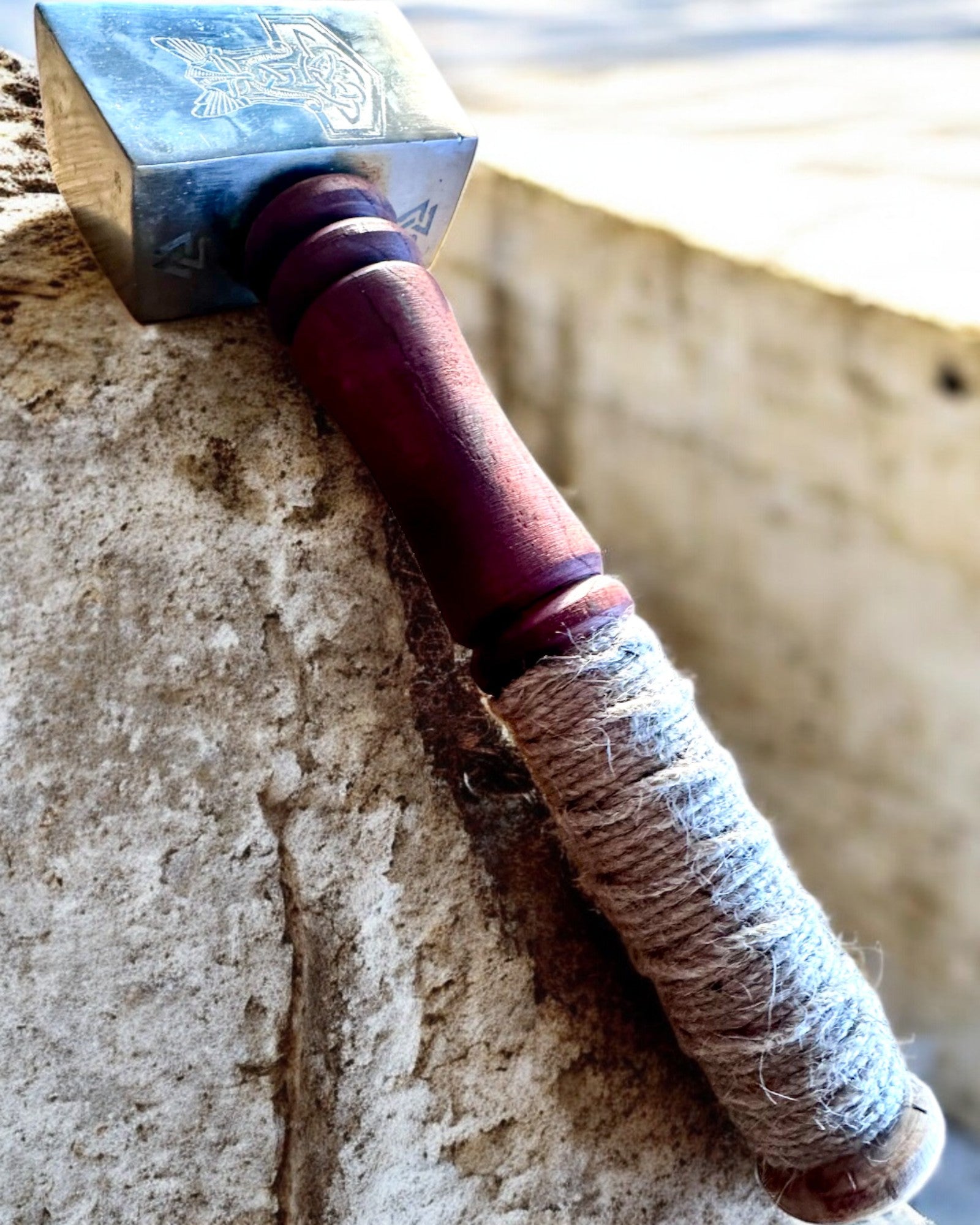Młot Mjölnir Skaldów – 33 cm, Ručně Kovaný Mlat Vikingů s Možností Gravírování