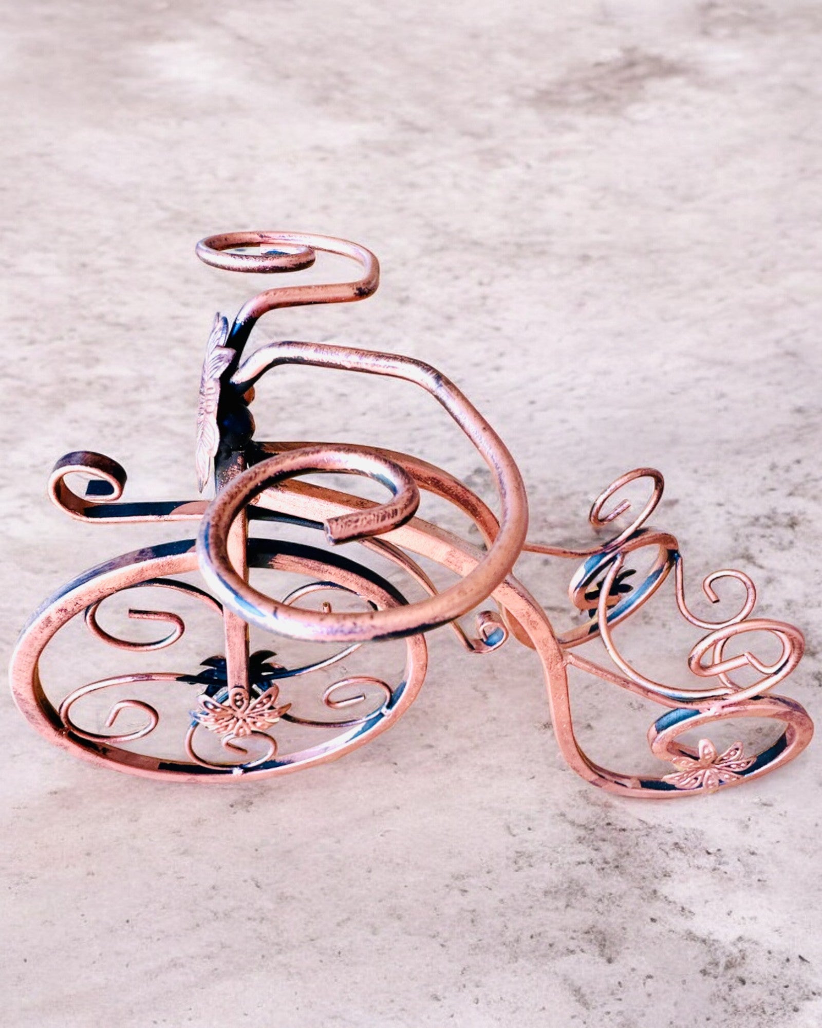 Stojan na víno "WineCycle" ve tvaru kola - možnost personalizace gravírováním jako dárek