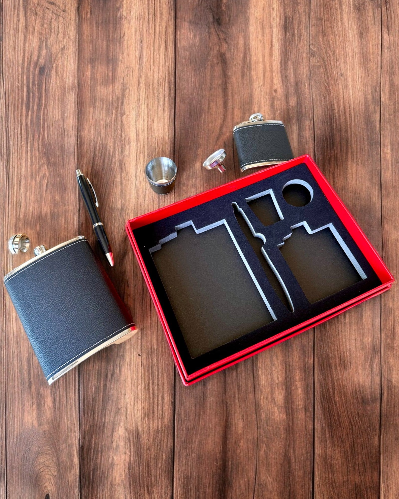 Sada placatek "Stylový gentleman" - možnost personalizace gravírováním jako dárek