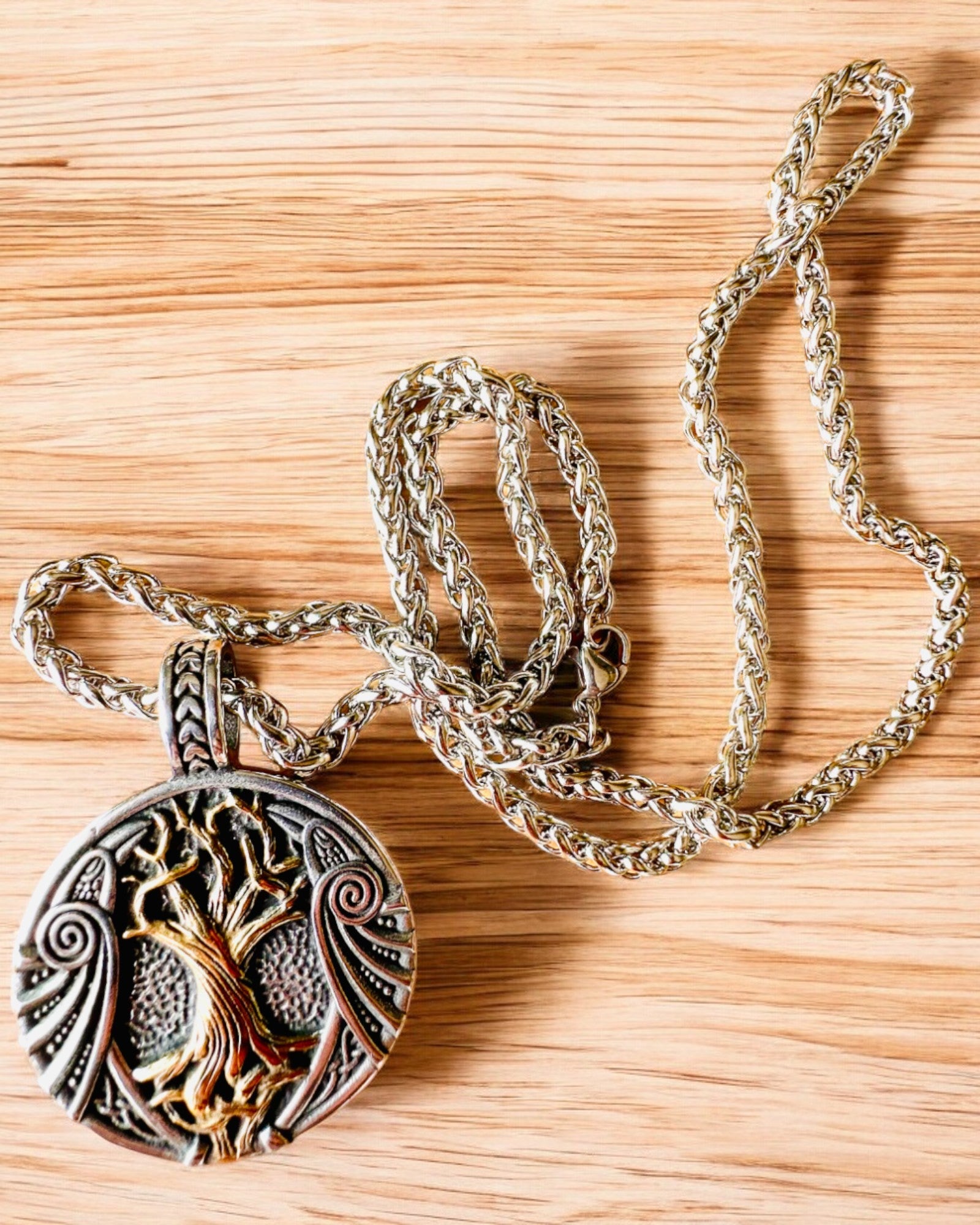 Náhrdelník "Strom života" z nerezové oceli s personalizací, se symbolem Aegishjalmur (Helm hrůzy)