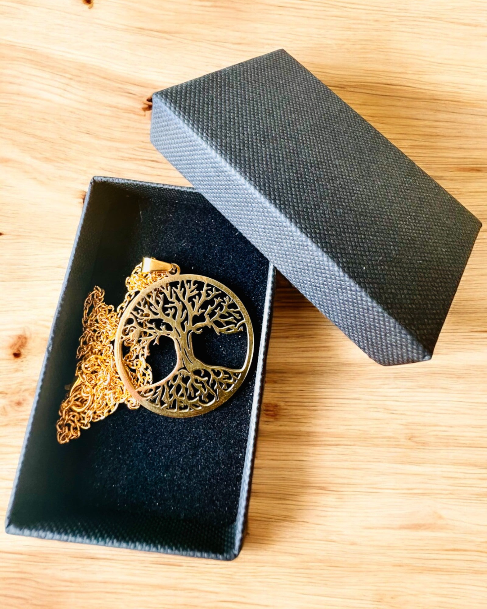 Náhrdelník "Strom života" z nerezové oceli - personalizace gravírováním, 2 barevné varianty