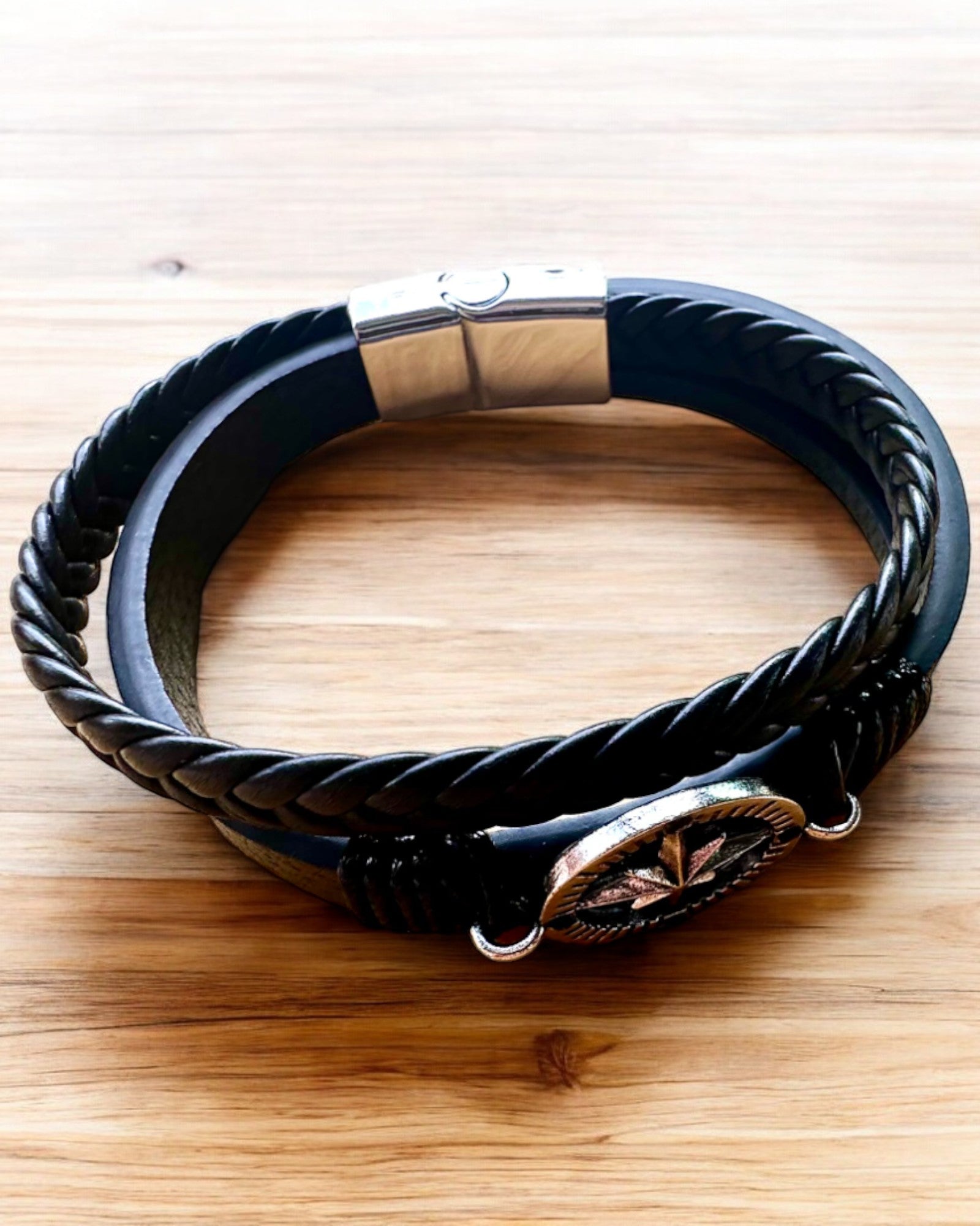 Náramek "Compass Adventure" - možnost personalizace gravírováním jako dárek, 2 barevné varianty na výběr