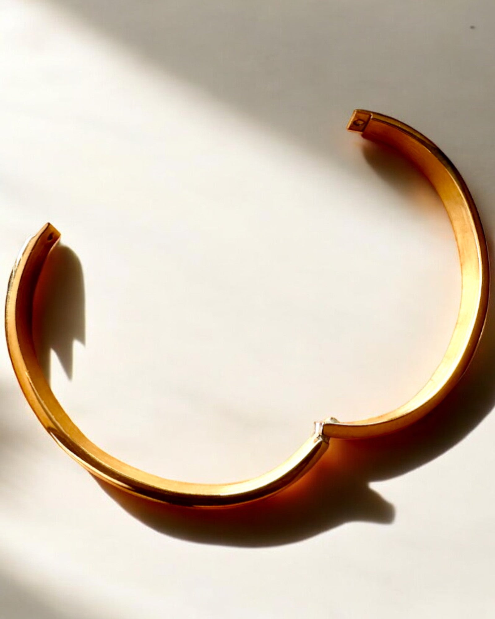 Brățară "Czas Elegancji" - culoare aurie Oțel Inoxidabil cu Cifre Romane, posibilitate de personalizare cu gravură