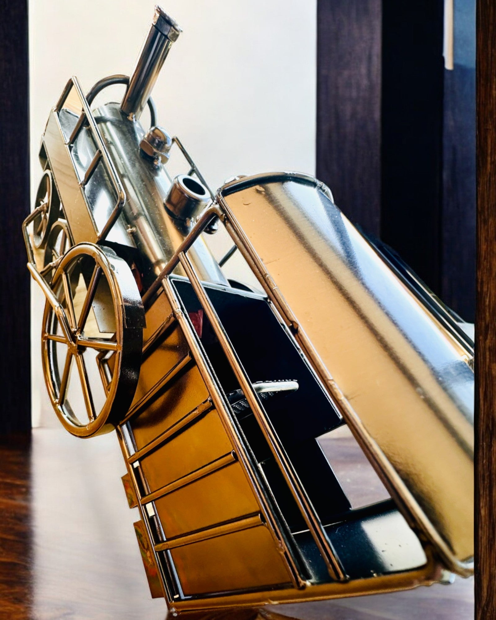 Локомотив з заліза «Retro Express» – декорація, модель, ручної роботи з можливістю гравірування на подарунок