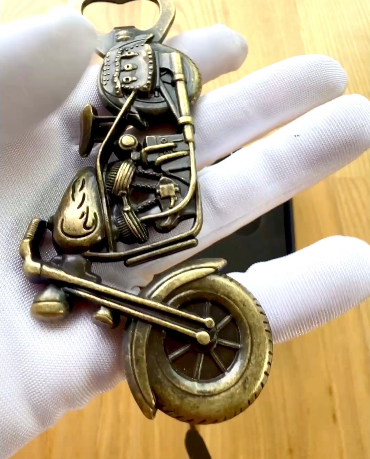 Otwieracz do butelek w kształcie motocykla - personalizacja grawerem na prezent