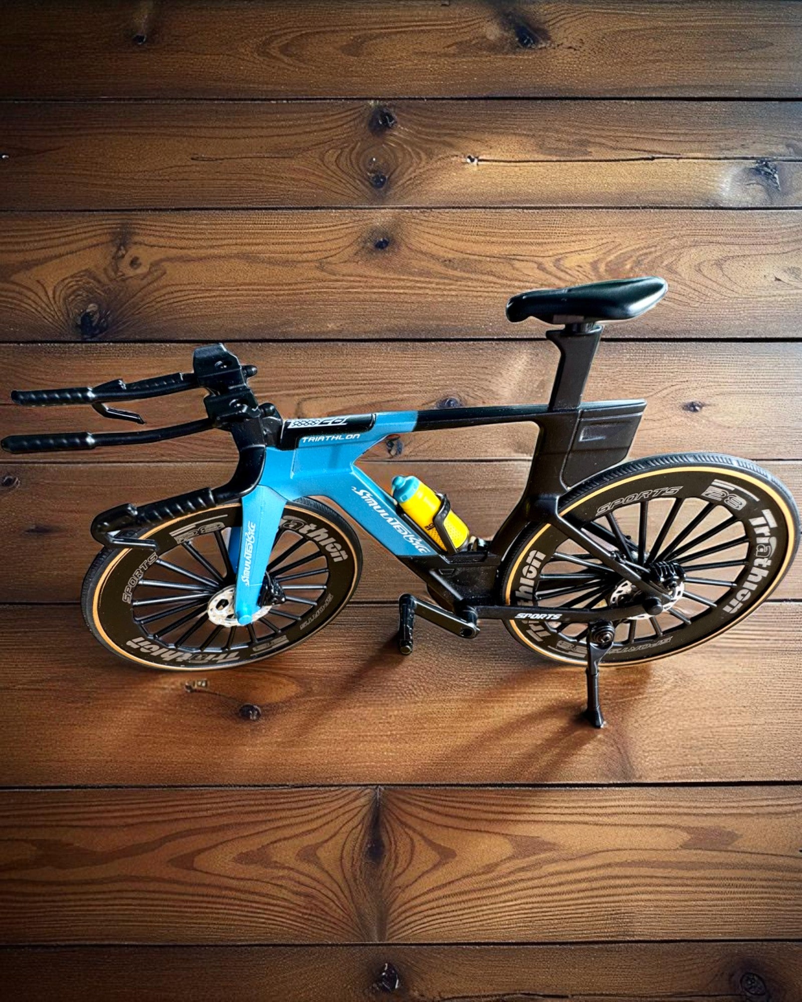 Model miniatural de bicicletă de triatlon „SpeedStorm 1.2” personalizare cu gravură pentru cadou