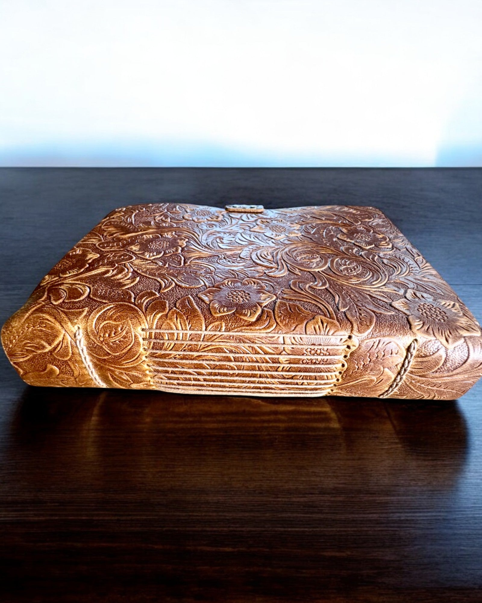 Skórzany Notatnik Vintage „Floralis” – ręcznie tłoczony, 400 stron, możliwość grawerowania, 2 warianty