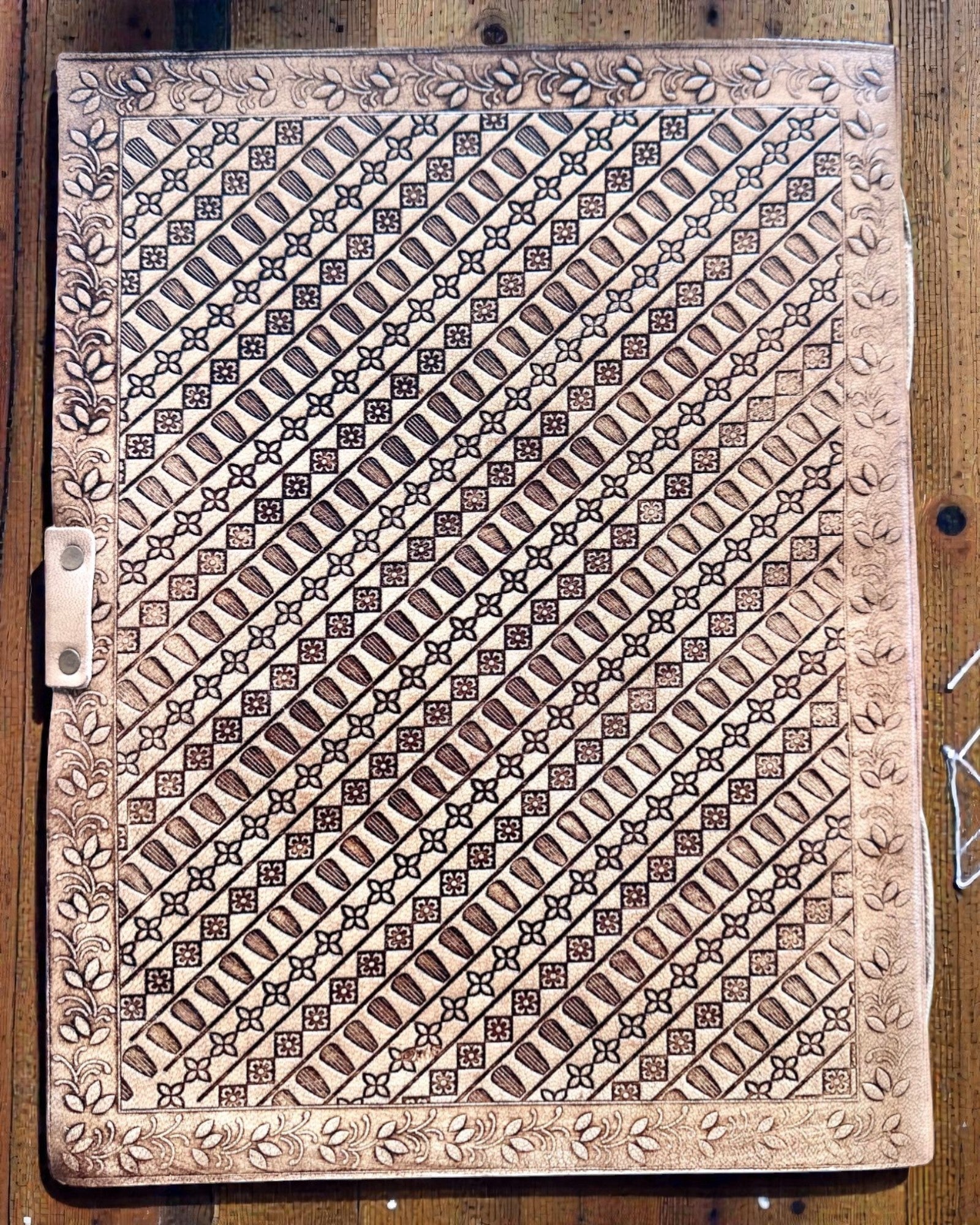 Шкіряна книга спогадів Heritage – персоналізований нотатник 25 × 33 см