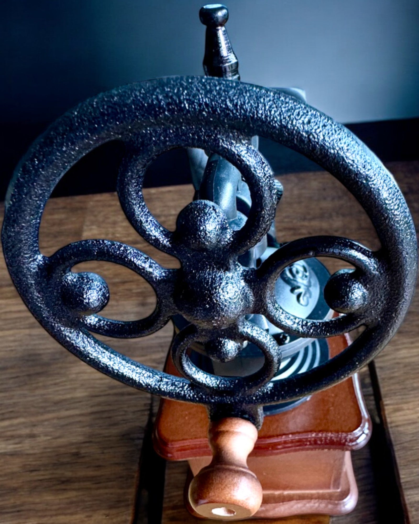 Râșniță de cafea retro „Vintage Café” 27 cm înălțime, cu posibilitatea personalizării prin gravură pentru cadou