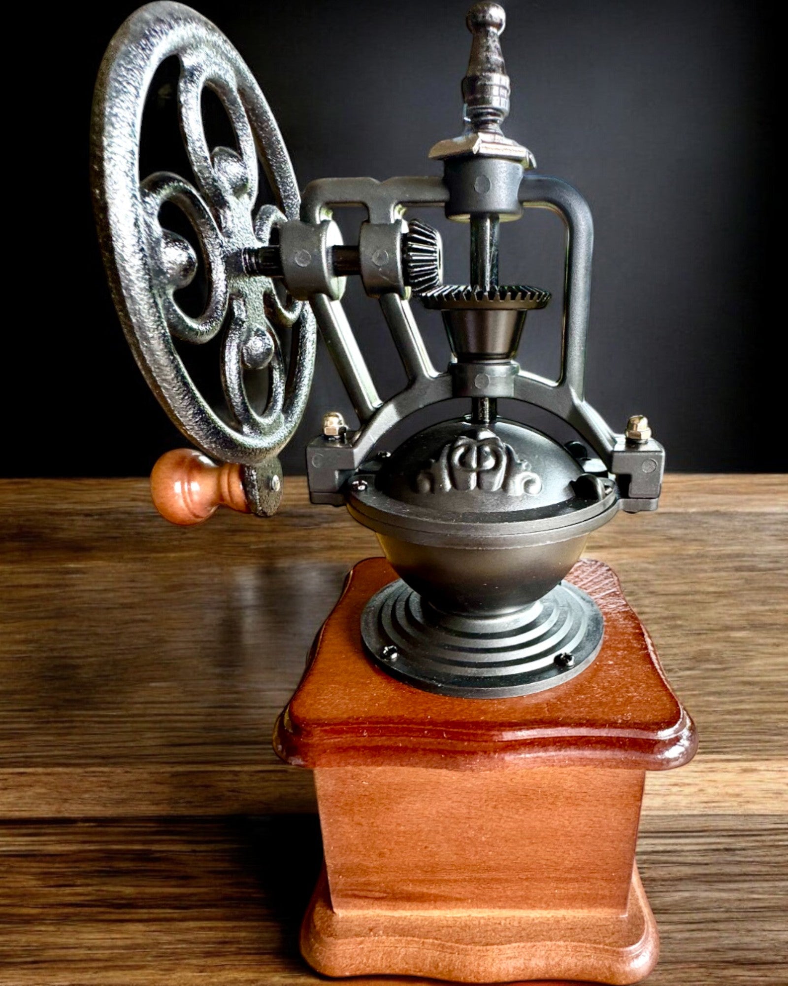 Râșniță de cafea retro „Vintage Café” 27 cm înălțime, cu posibilitatea personalizării prin gravură pentru cadou