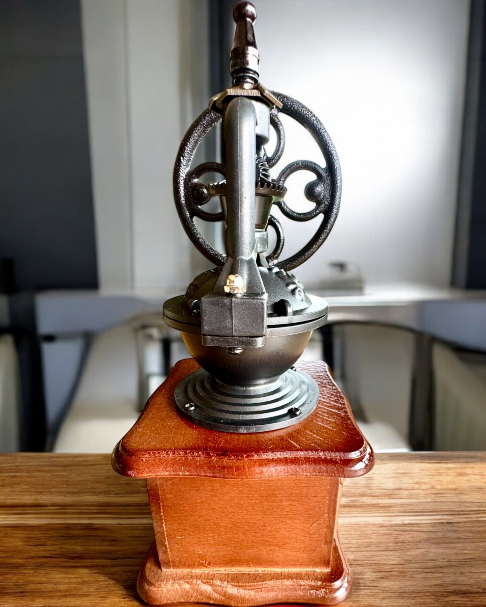 Râșniță de cafea retro „Vintage Café” 27 cm înălțime, cu posibilitatea personalizării prin gravură pentru cadou