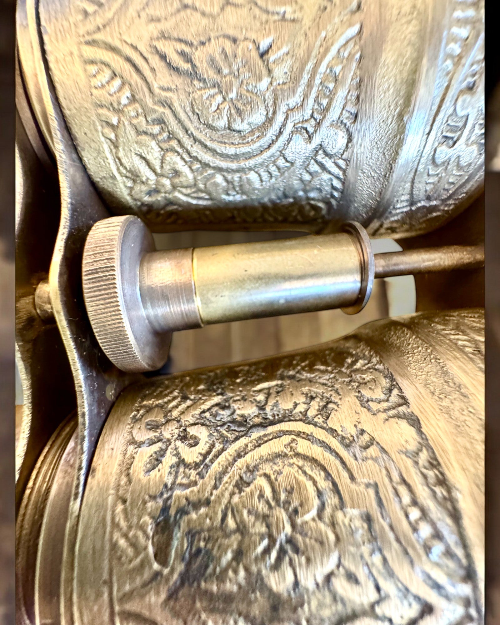 Dalekohled s koženým pouzdrem Victorian's Eye, 11 cm Mosazný, Ručně zdobený, personalizace gravírováním jako dárek