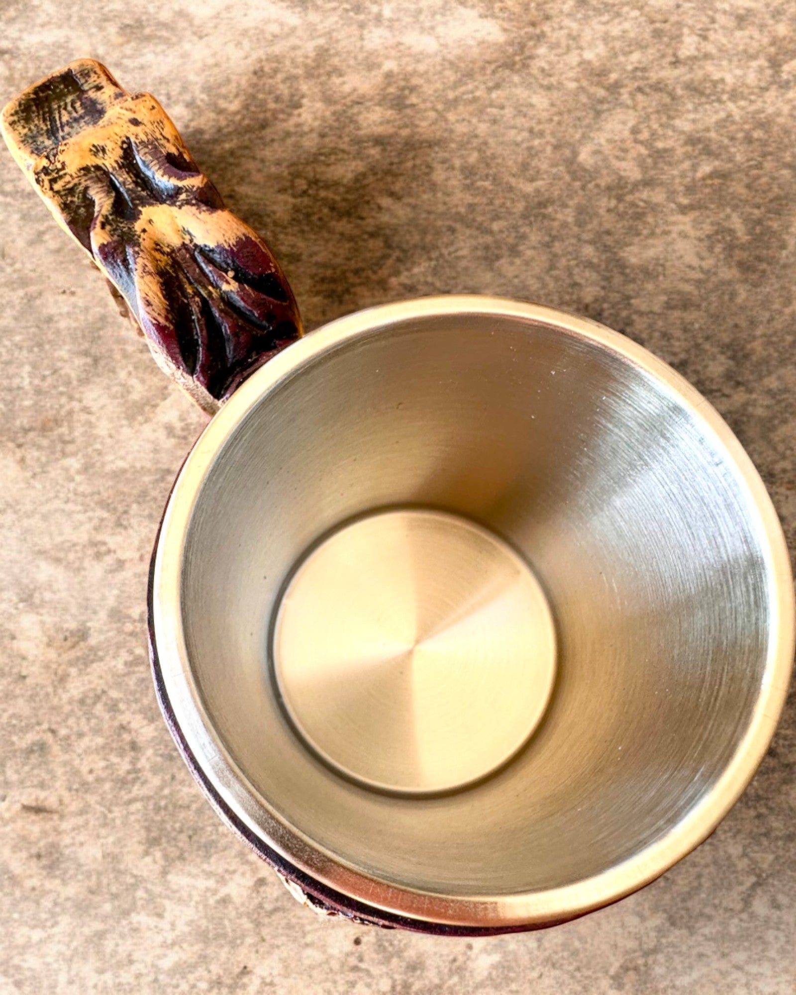 Temný Rytířský Korbel – 700 ml, s Možností Personalizace Gravírováním jako Dárek