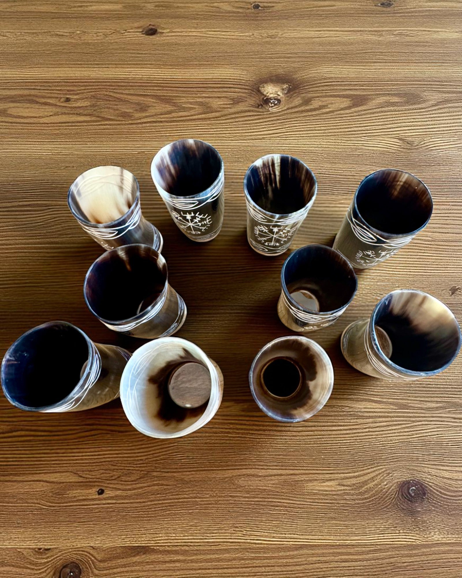 Valknut Ręcznie executat mały kubek z rogu bawoła z nordyckimi symbolami, posibilitate personalizare pe cadou cu gravură