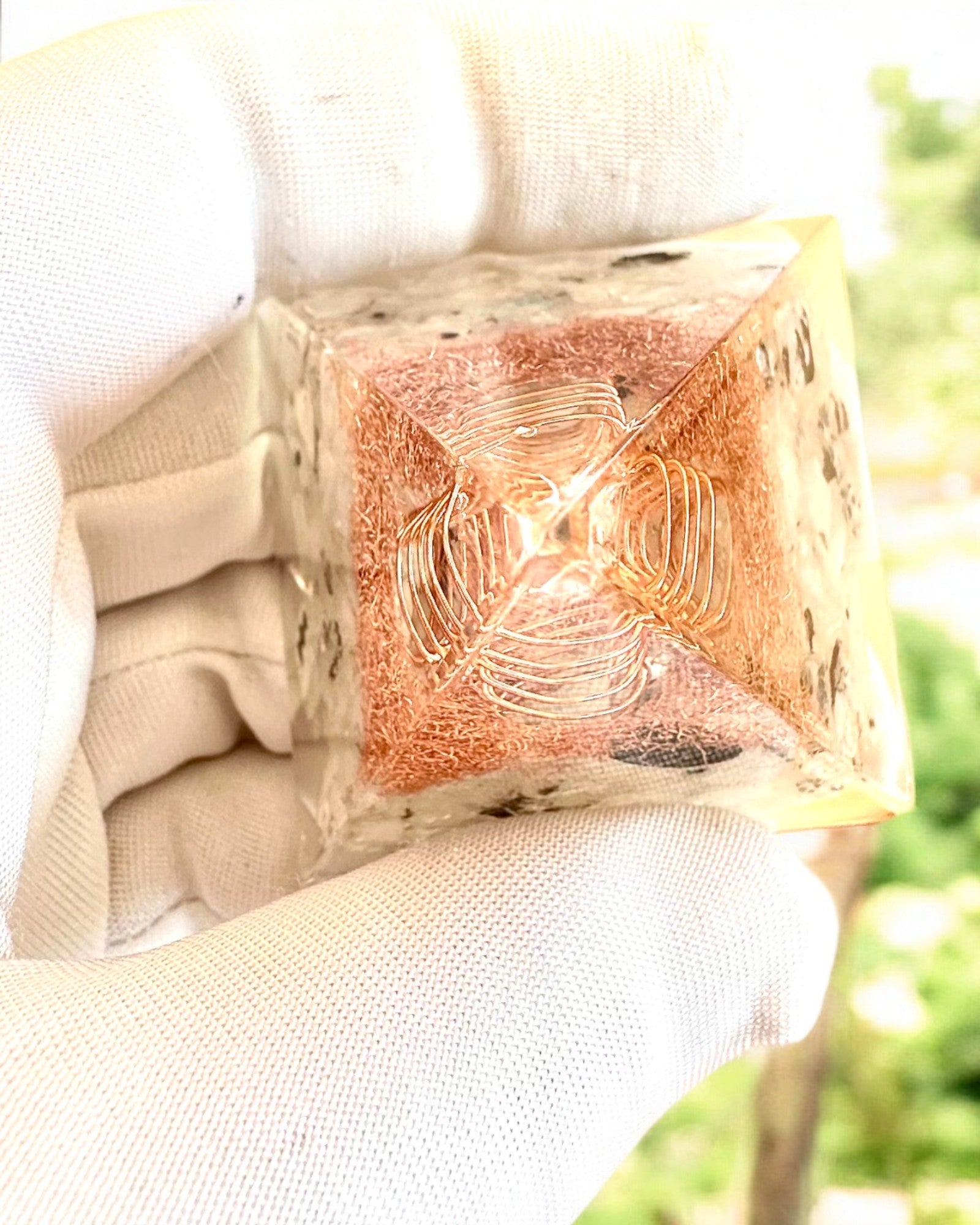 Piramida Energetică orgonit "Copper Harmony"