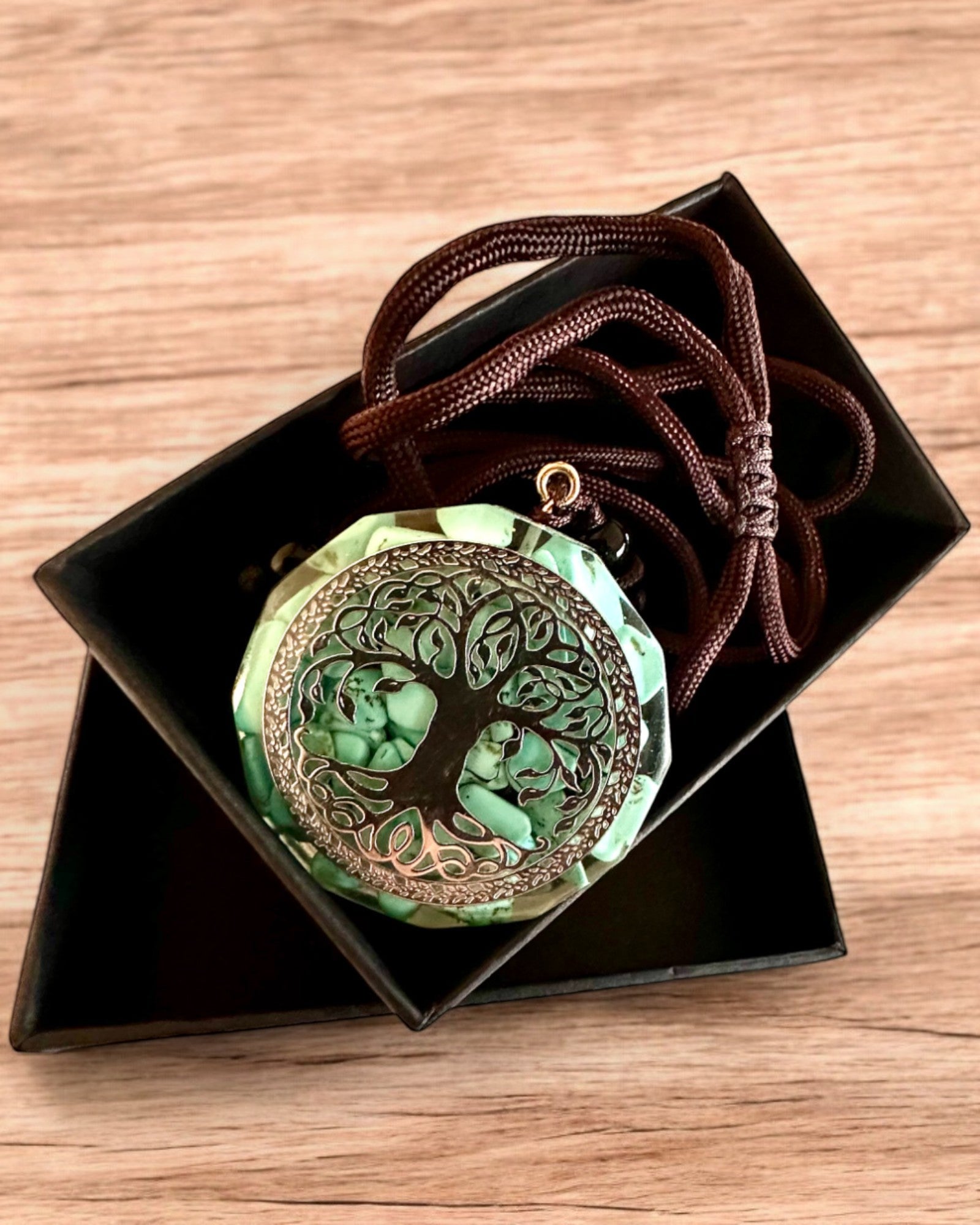 Amulet "Strom života" s tyrkysem – Vaše osobní síla, náhrdelník jako dárek, personalizace gravírováním