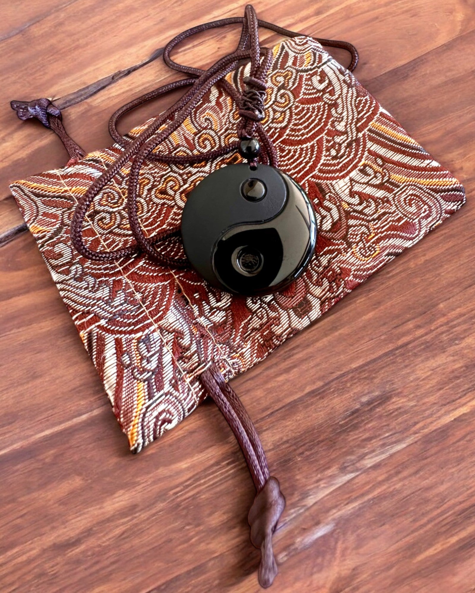 Colier Boho din Obsidian Yin Yang Tai Chi, posibilitate de personalizare cu gravură pentru cadou