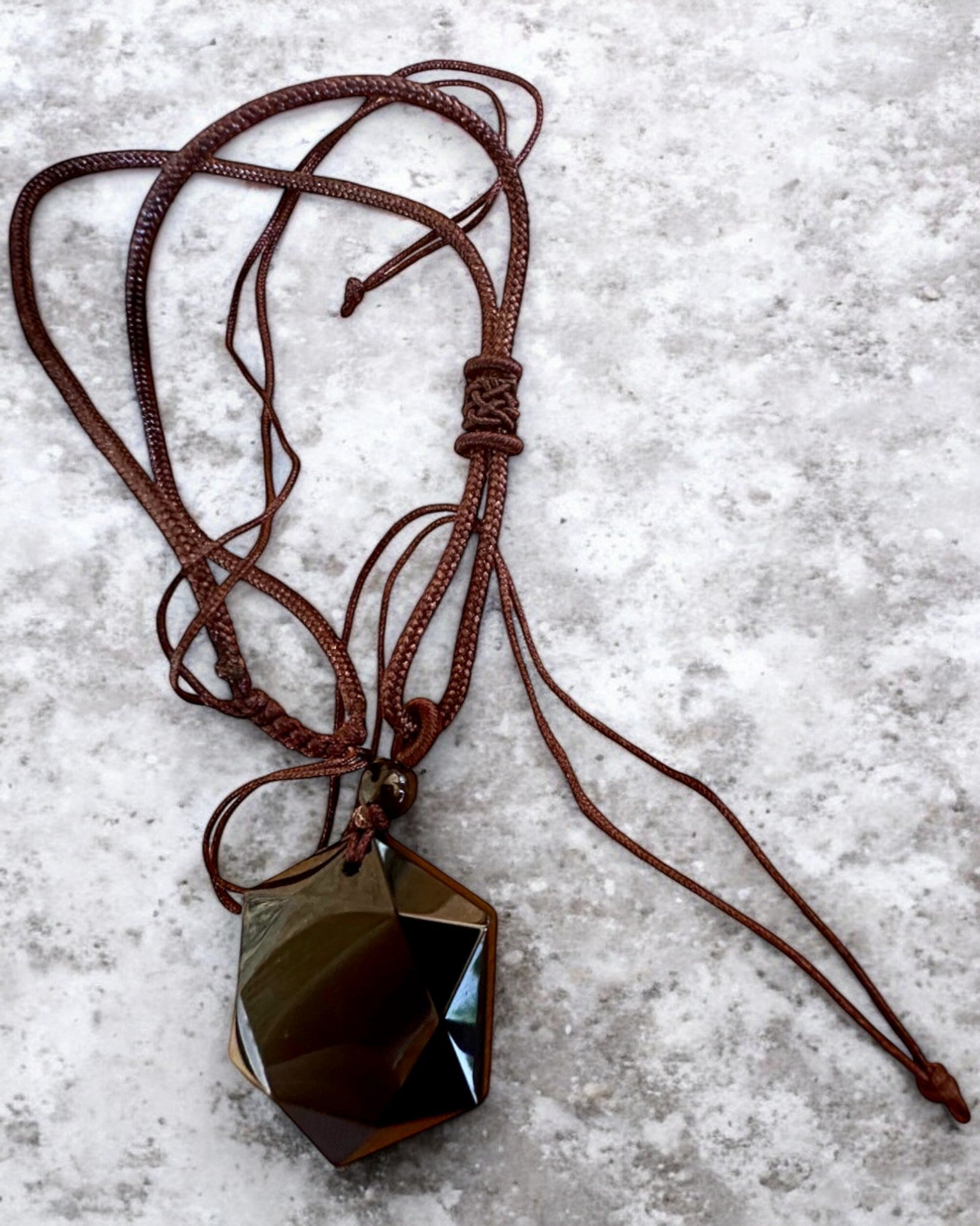 Amulet z černého obsidiánu "Davidova hvězda", možnost personalizace gravírováním jako dárek