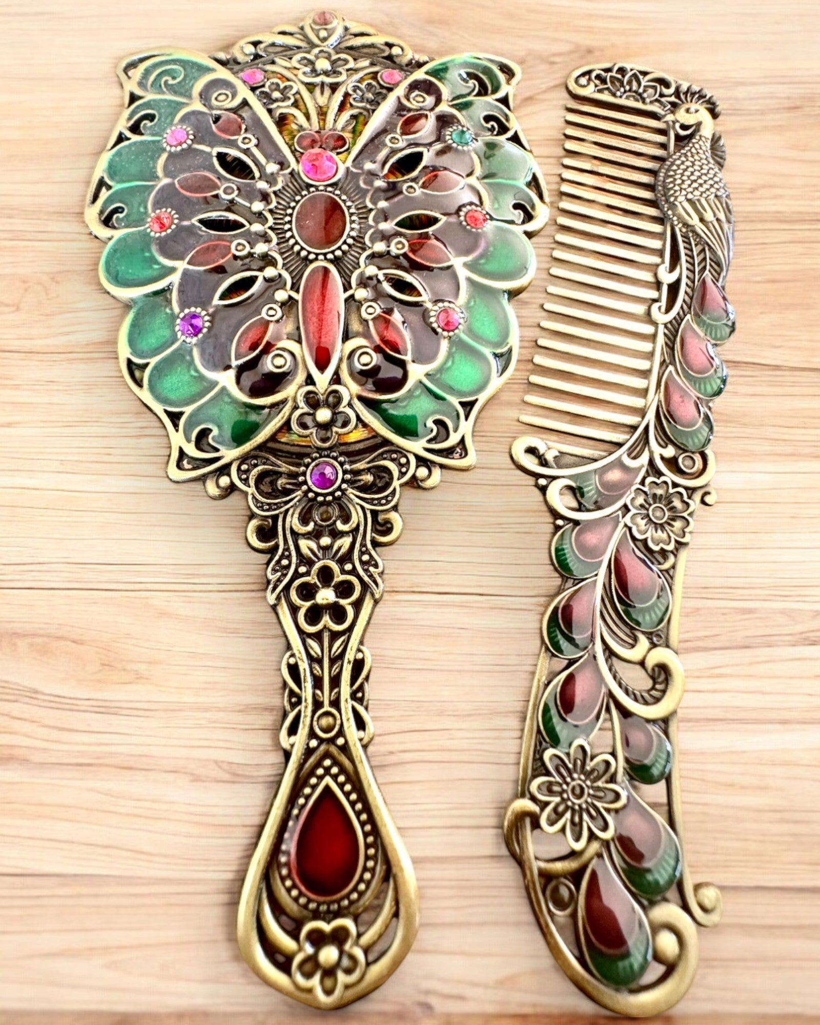 Set Oglindă „Eleganța Fluturelui” cu Pieptene