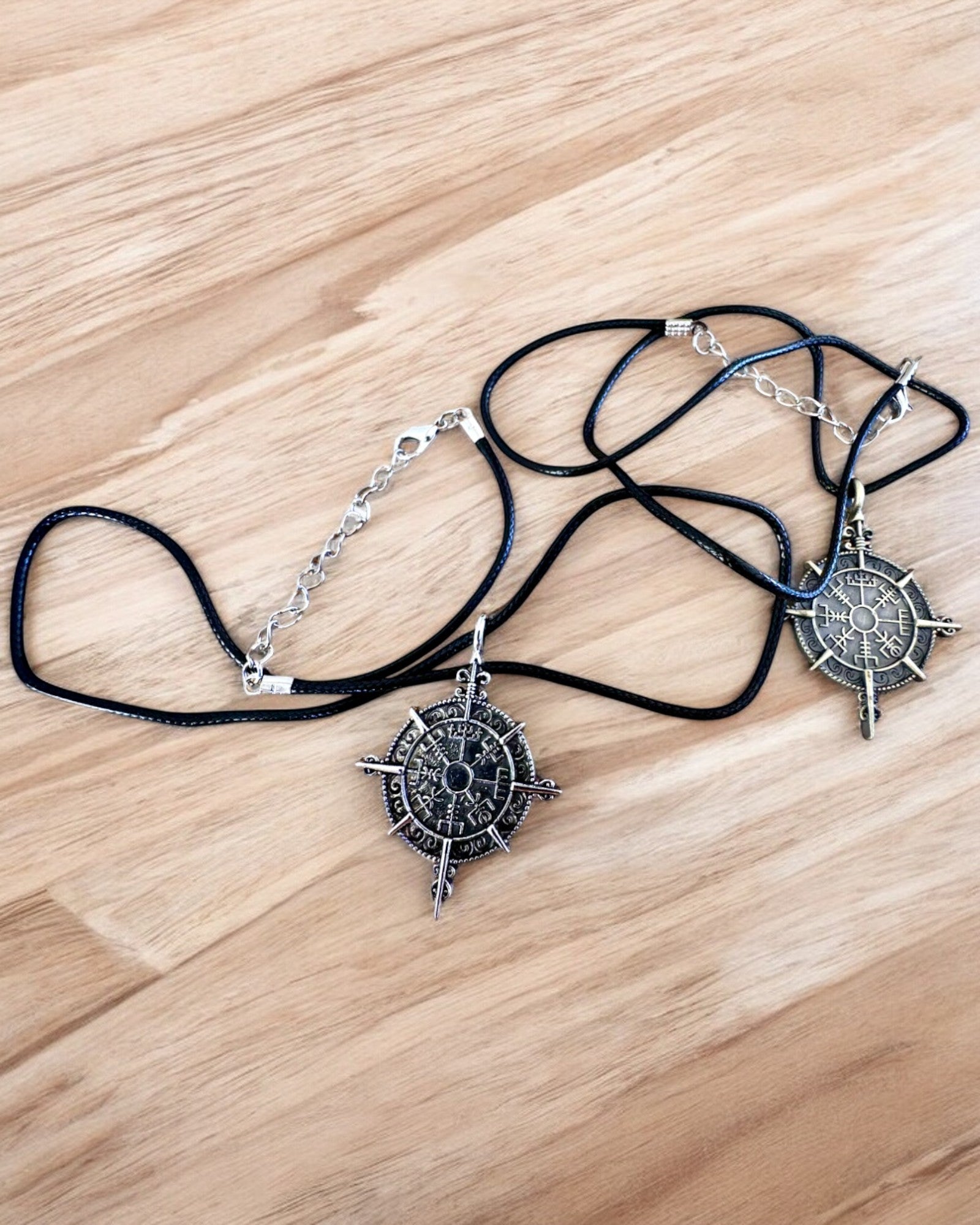 Amulet Válečník Severu - Kompas Vikinga, možnost personalizace gravírováním jako dárek, 2 varianty na výběr