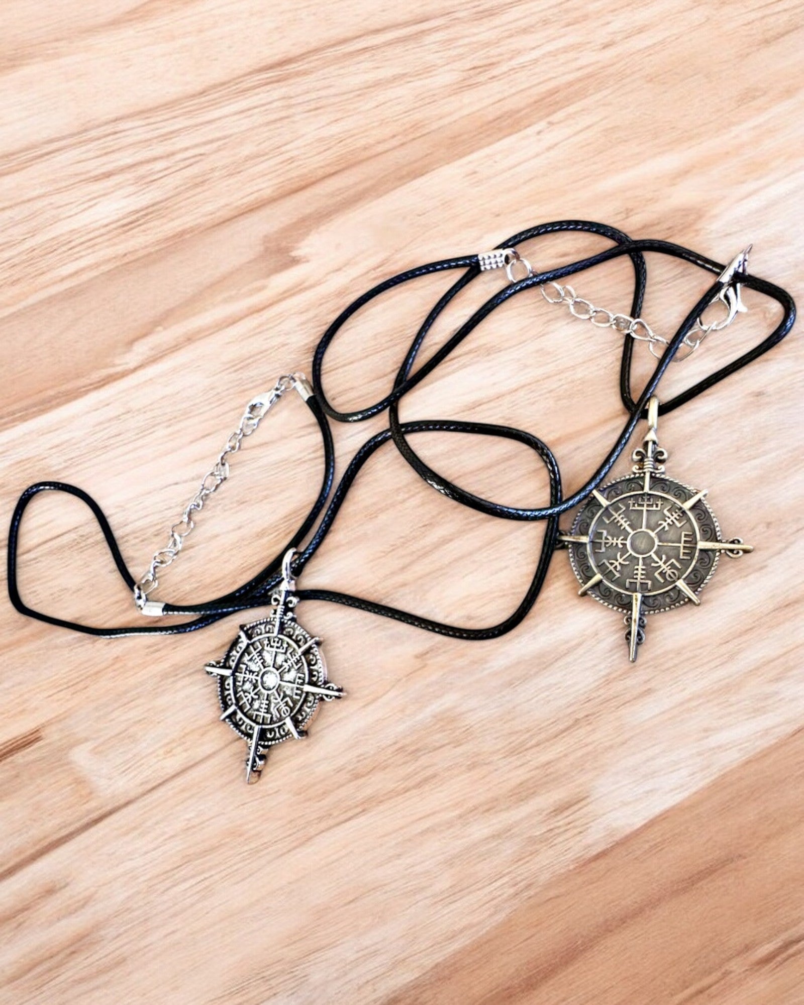 Amulet Válečník Severu - Kompas Vikinga, možnost personalizace gravírováním jako dárek, 2 varianty na výběr