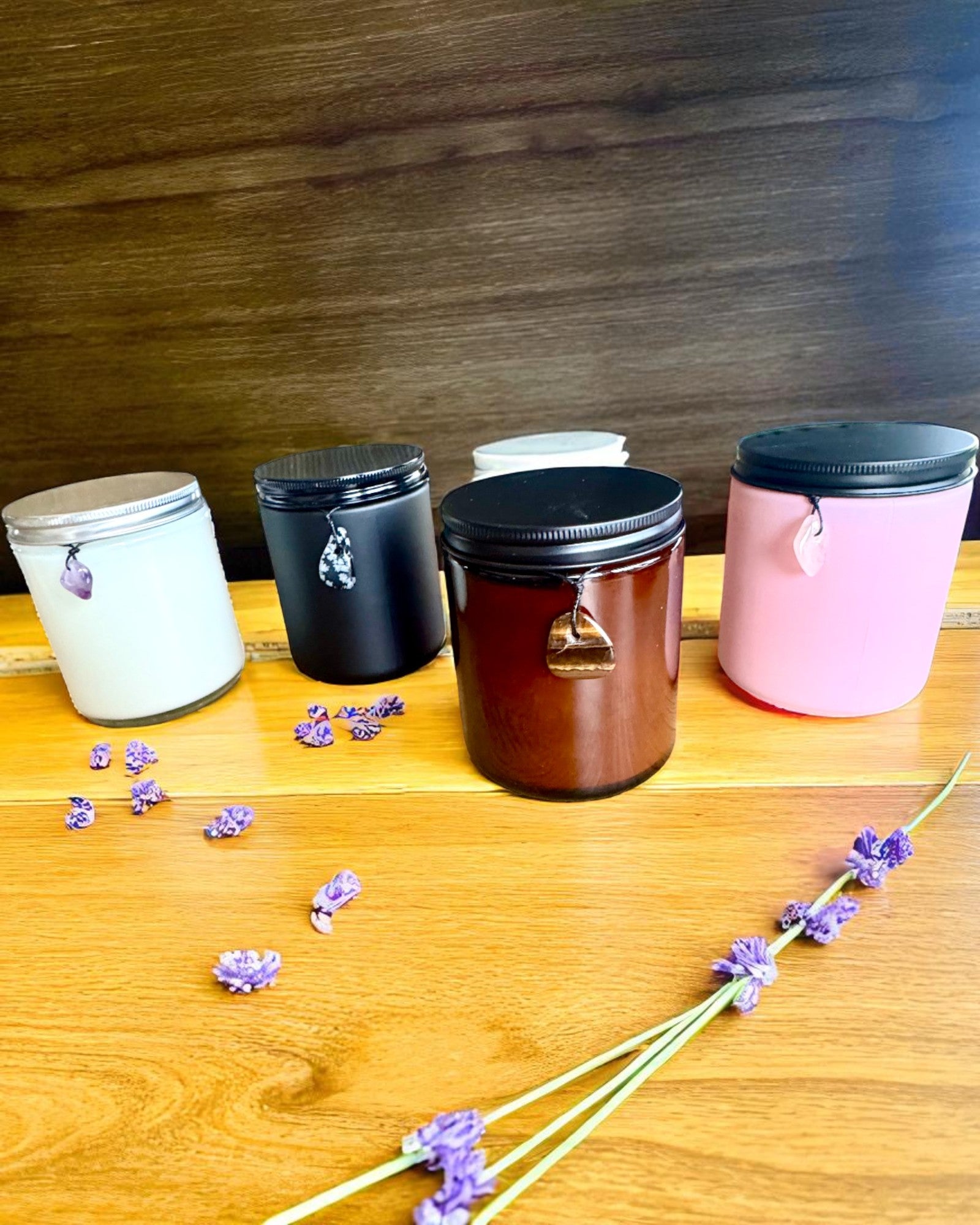 Lumânare din soia pentru intenții Ametist – liniște, armonie și purificare, 250 ml, posibilitate de personalizare pentru cadou