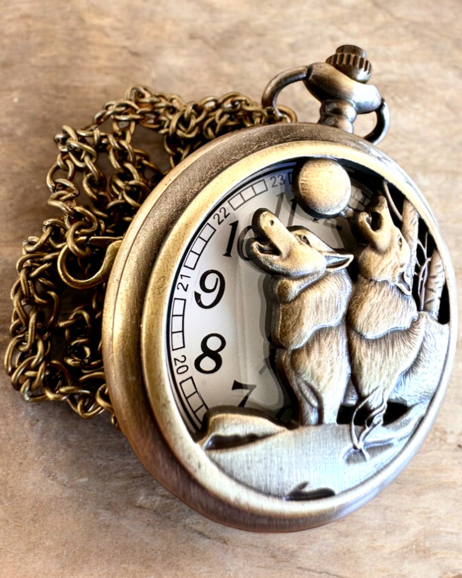 "Luna Wolf" – Stylish Pocket Watch with Wolves, customizable with engraving for a gift