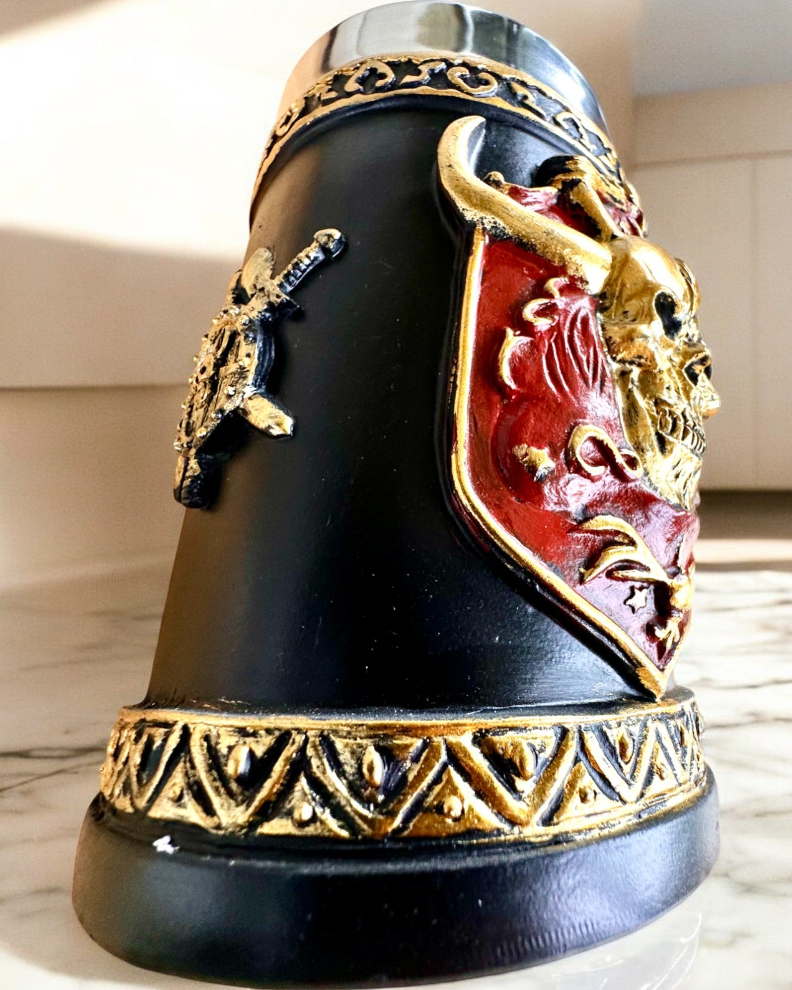 Karnawałový korbel Válečníka - 600 ml, 16 cm výška, možnost personalizace gravírováním jako dárek