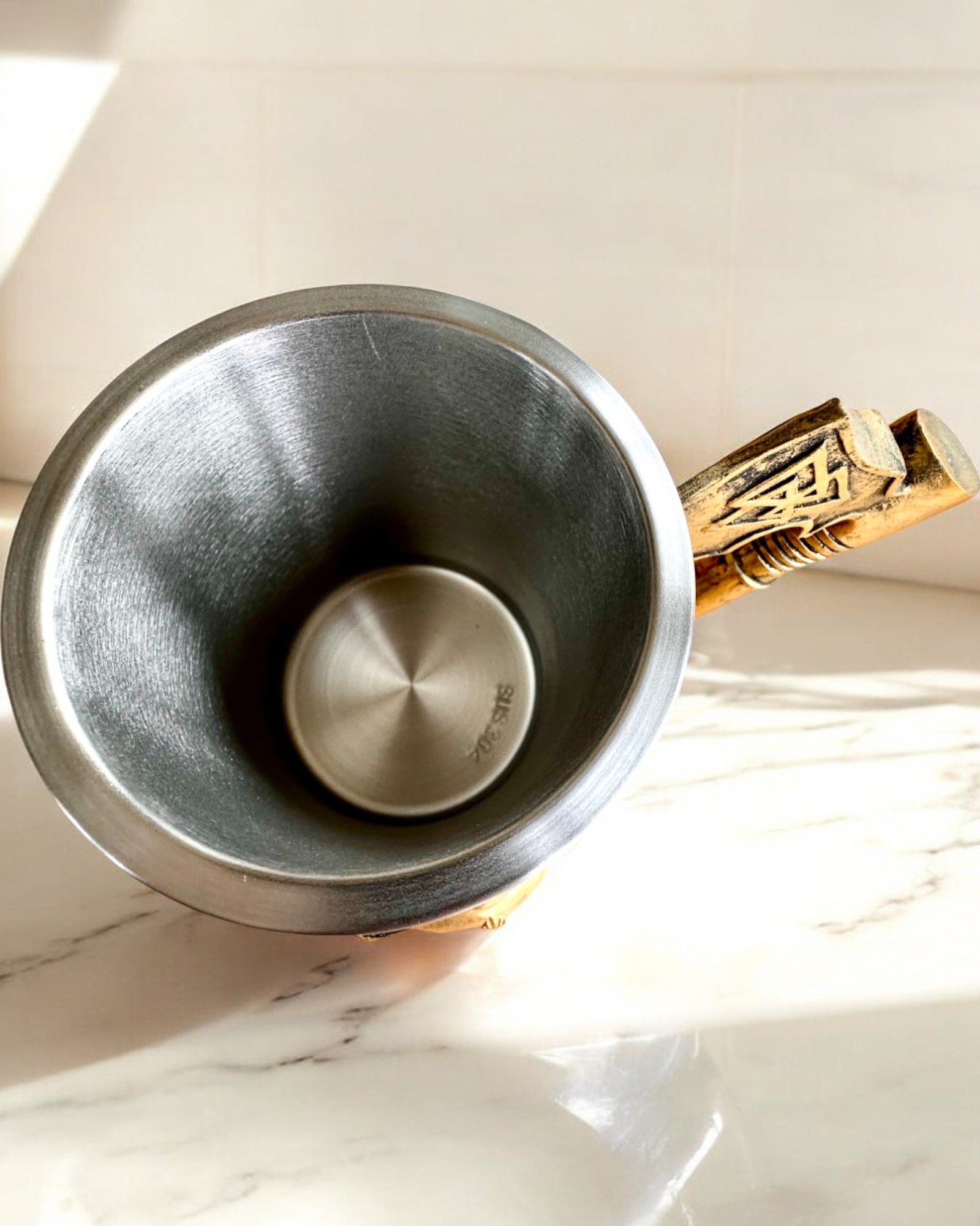 Karnawałový korbel Válečníka - 600 ml, 16 cm výška, možnost personalizace gravírováním jako dárek