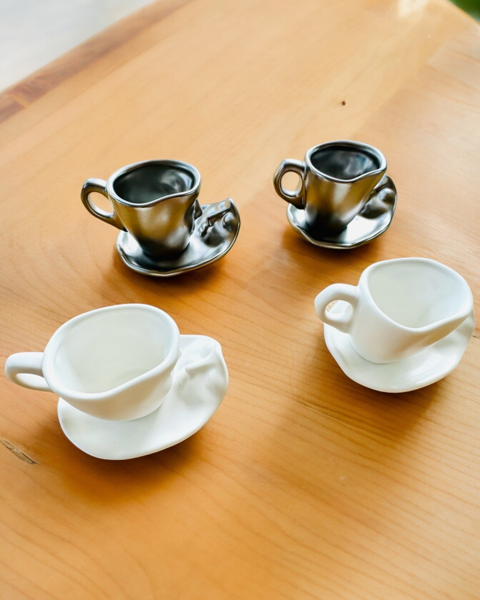 Elegantní keramické šálky „Maska“ – Sada 2 ks - možnost personalizace gravírováním jako dárek