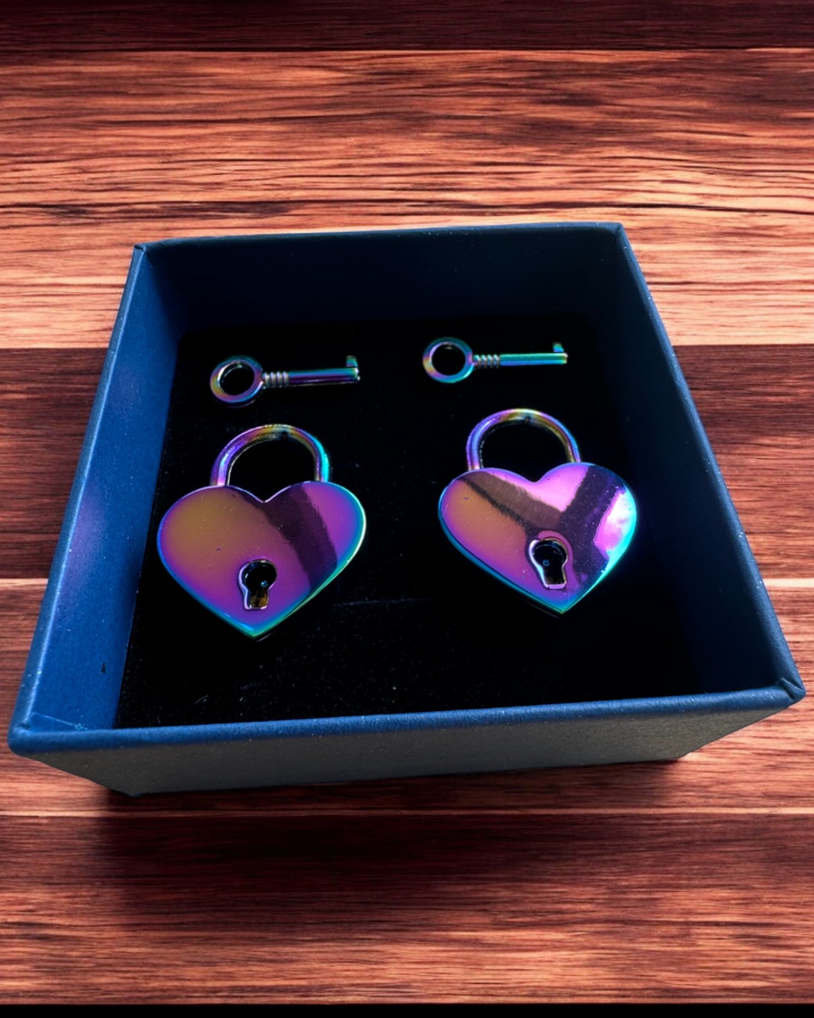 Мініатюрні Любовні Замки Серце DeLuxe, Набір з 2 замків з ключами, 6 варіантів на вибір, можливість персоналізації гравіюванням для подарунка
