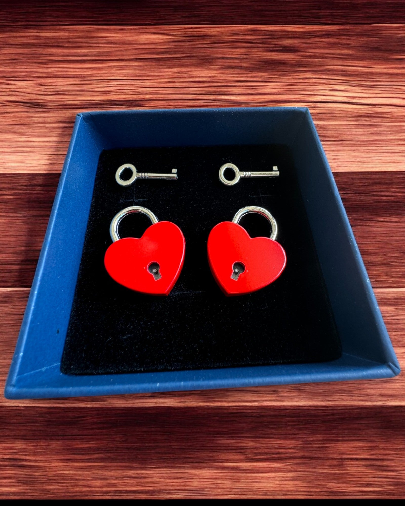 Мініатюрні Любовні Замки Серце DeLuxe, Набір з 2 замків з ключами, 6 варіантів на вибір, можливість персоналізації гравіюванням для подарунка