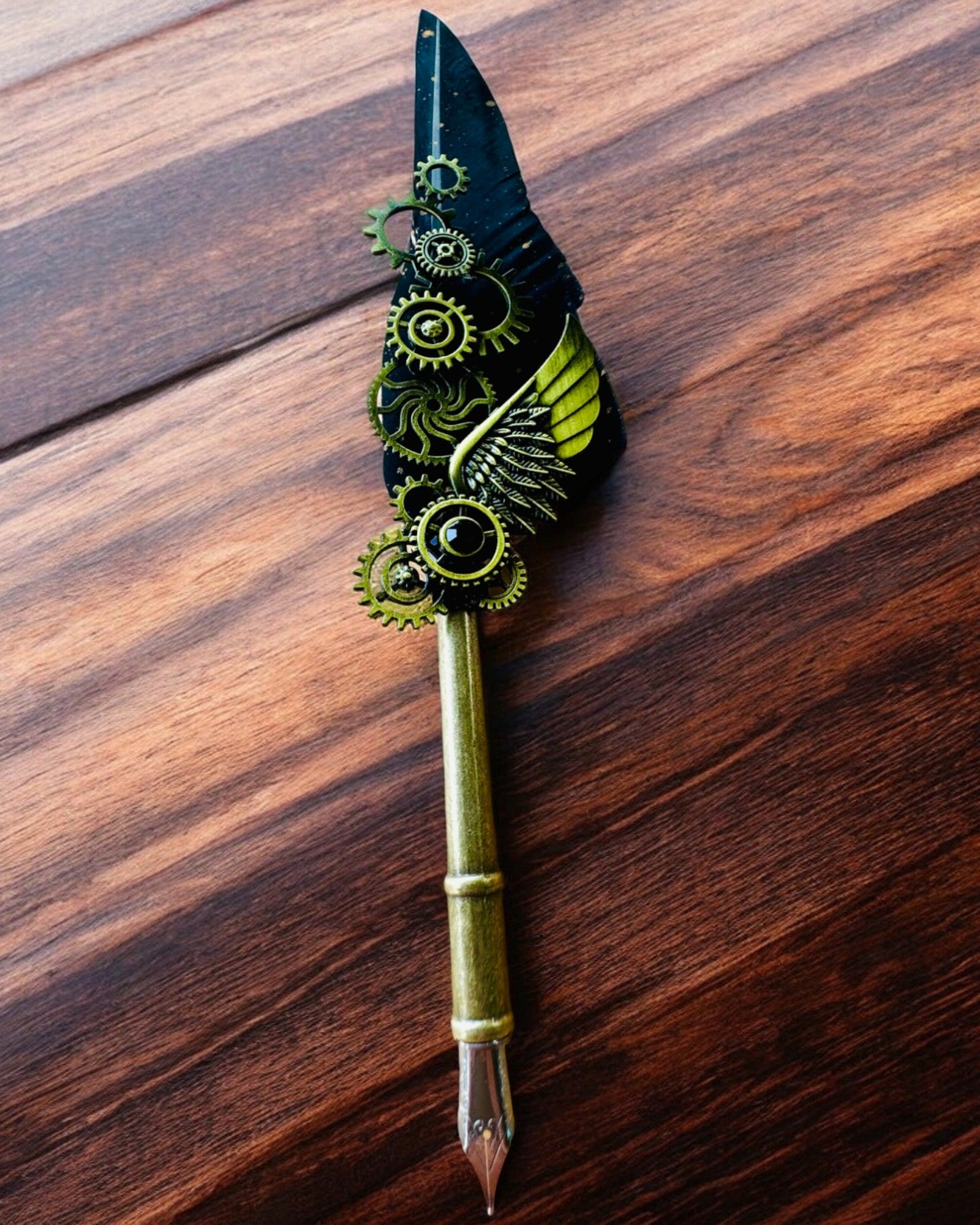 Kaligrafické pero "Steampunková elegance" s krocaním perem - Ručně vyrobené, 5 variant na výběr, personalizace gravírováním jako dárek