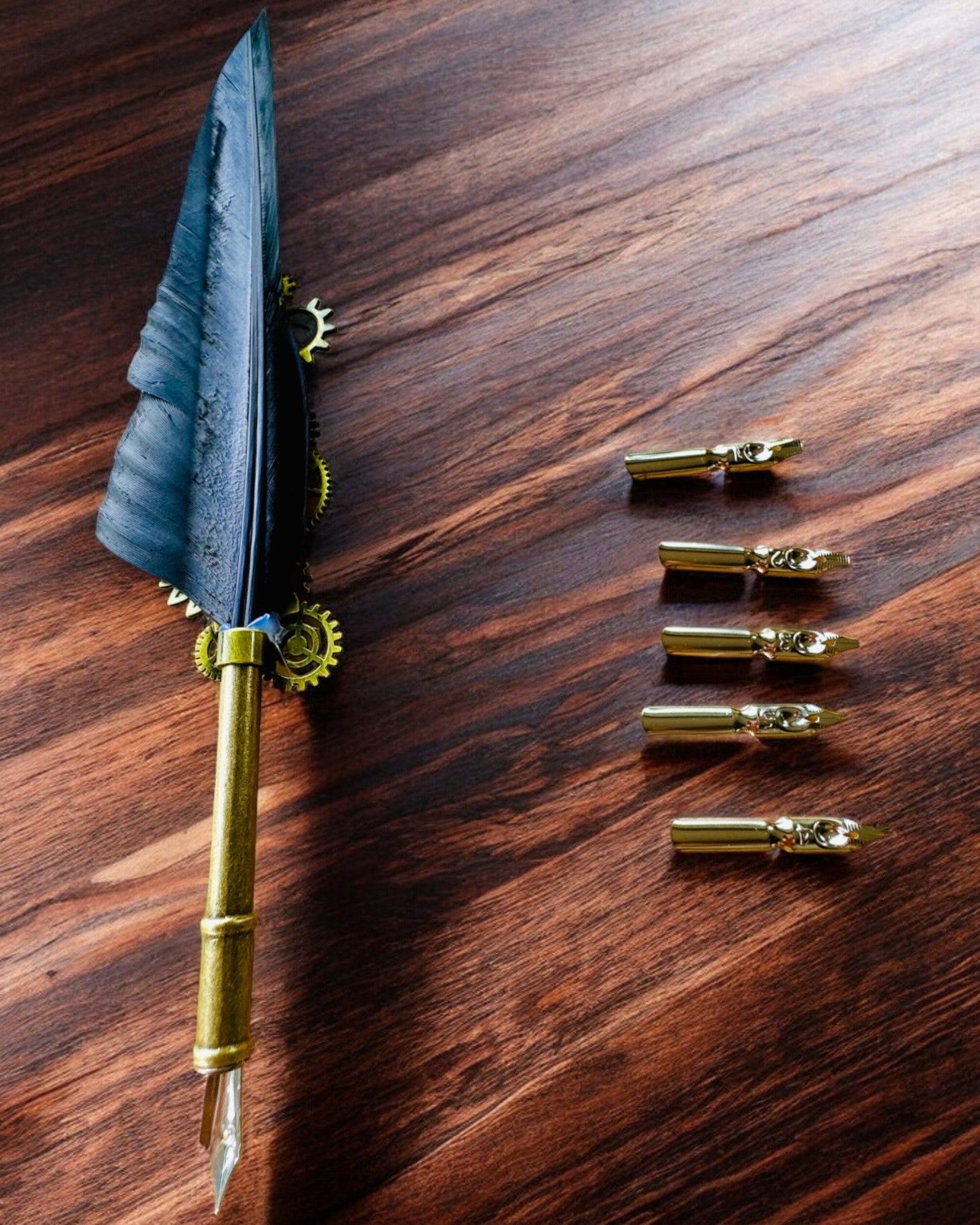 Kaligrafické pero "Steampunková elegance" s krocaním perem - Ručně vyrobené, 5 variant na výběr, personalizace gravírováním jako dárek