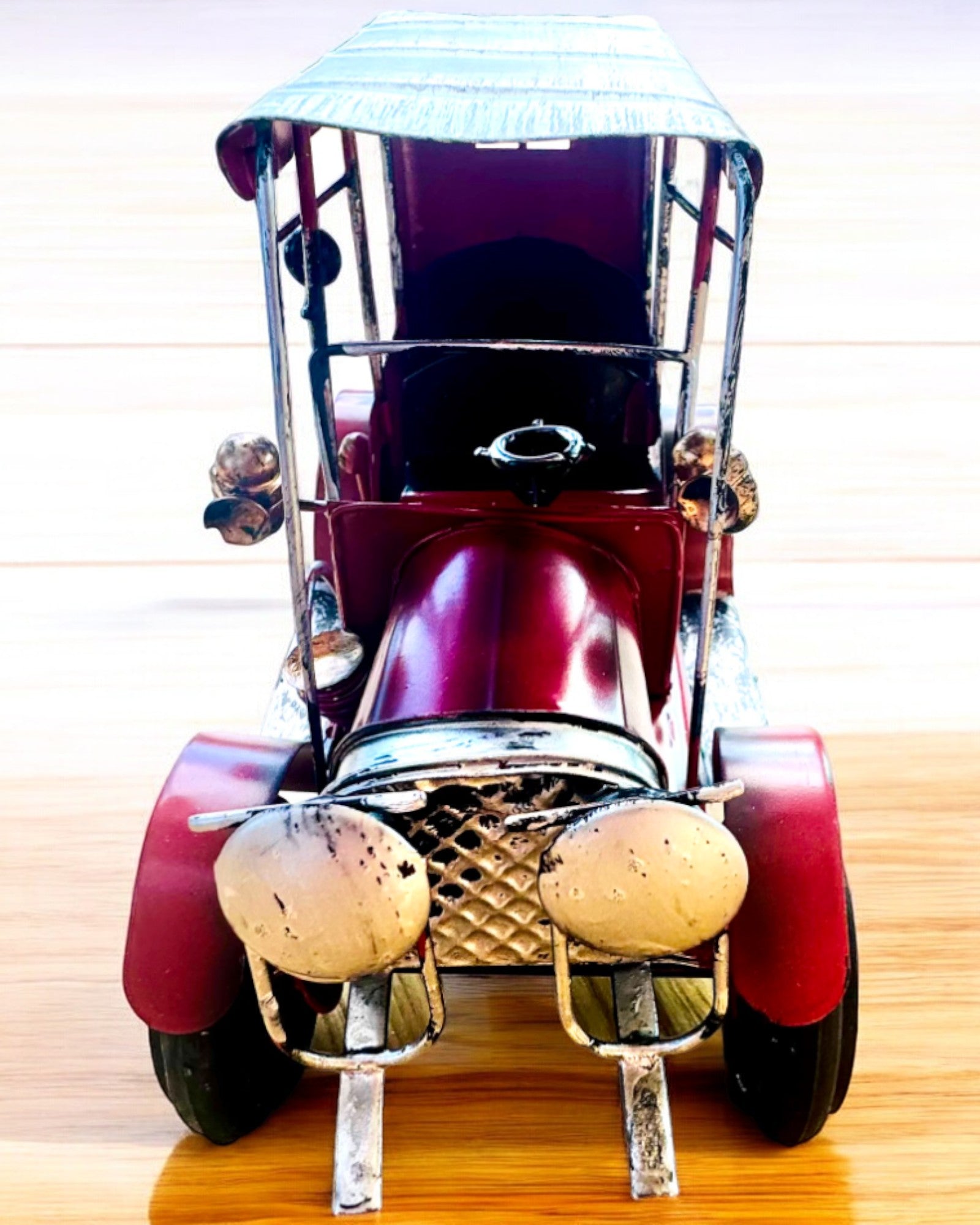 Класична модель автомобіля Retro - три варіанти з опцією гравіювання на подарунок