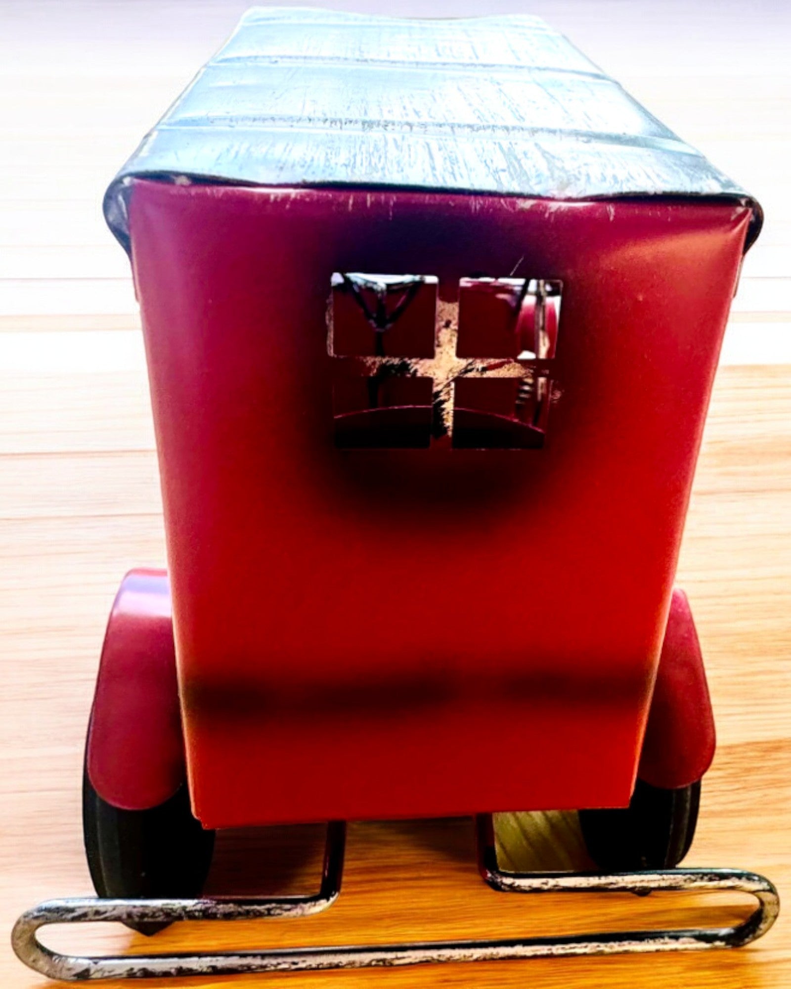 Класична модель автомобіля Retro - три варіанти з опцією гравіювання на подарунок