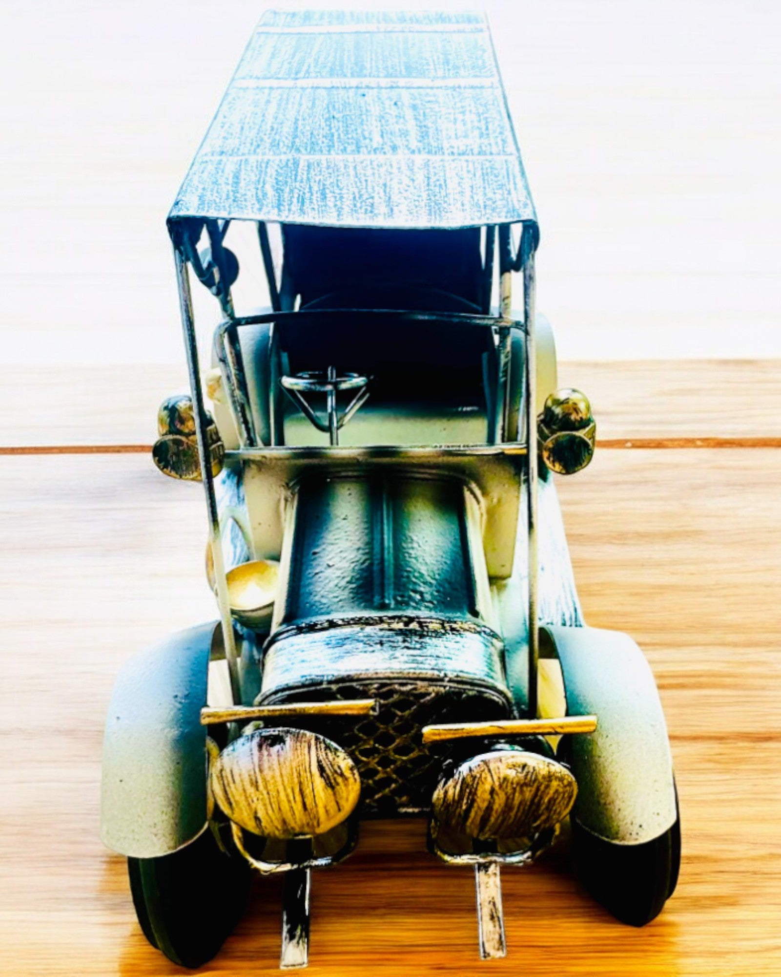 Класична модель автомобіля Retro - три варіанти з опцією гравіювання на подарунок