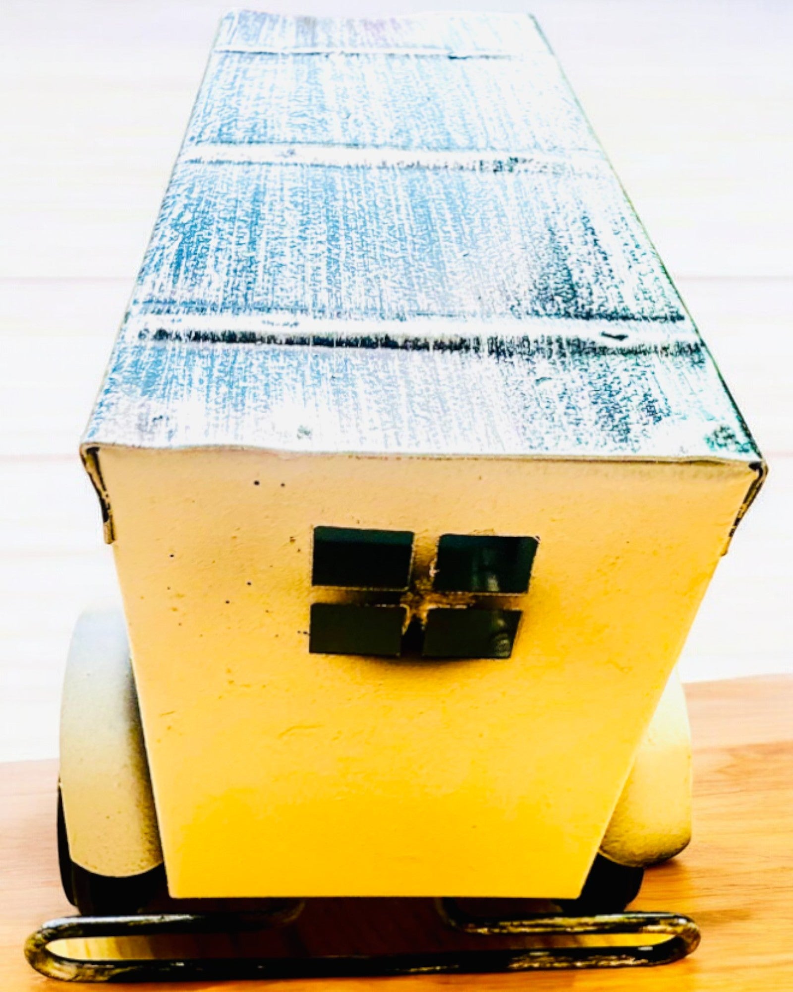 Класична модель автомобіля Retro - три варіанти з опцією гравіювання на подарунок