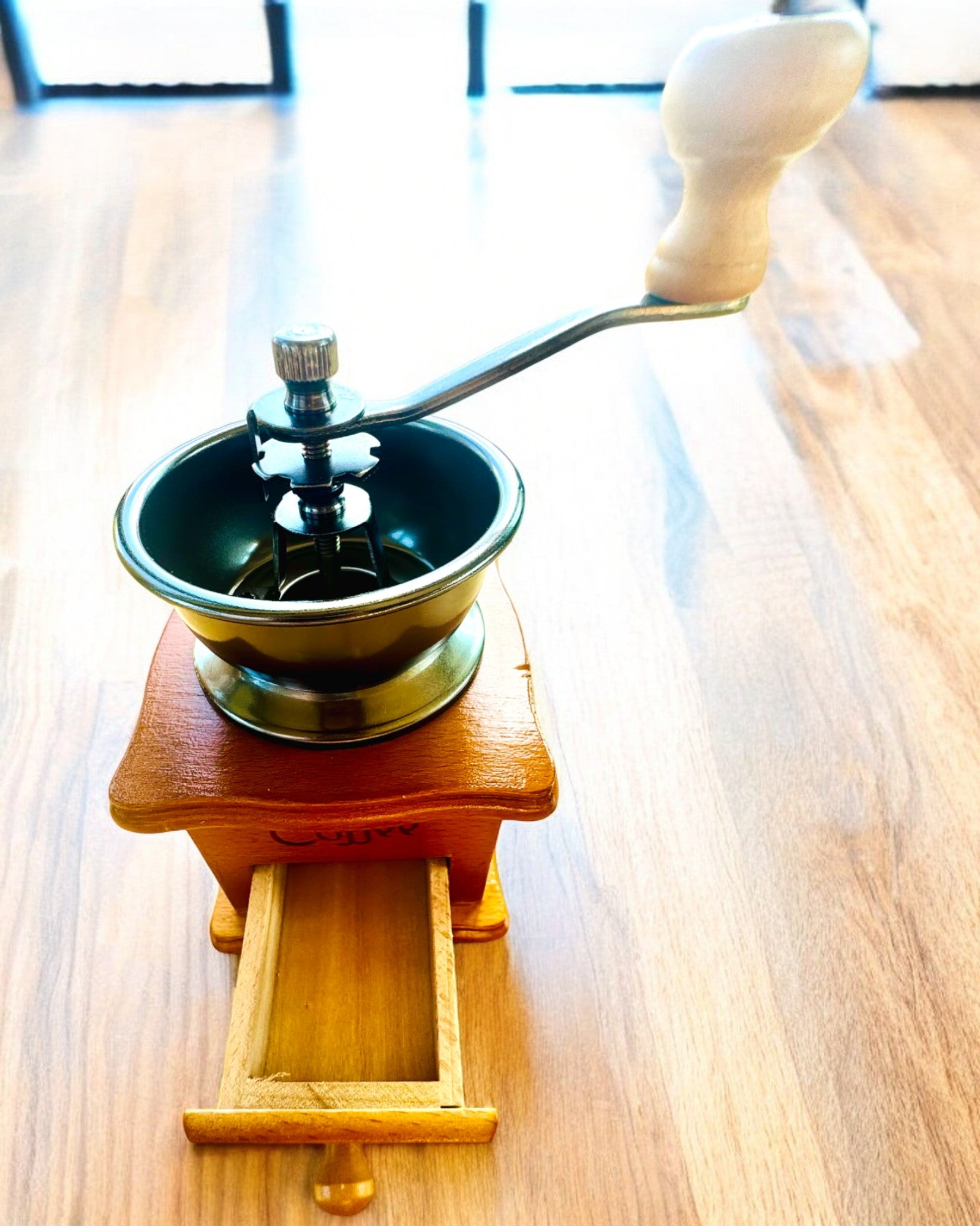 Tradiční mlýnek na kávu Aroma klasiky - s možností gravírování, personalizace jako dárek